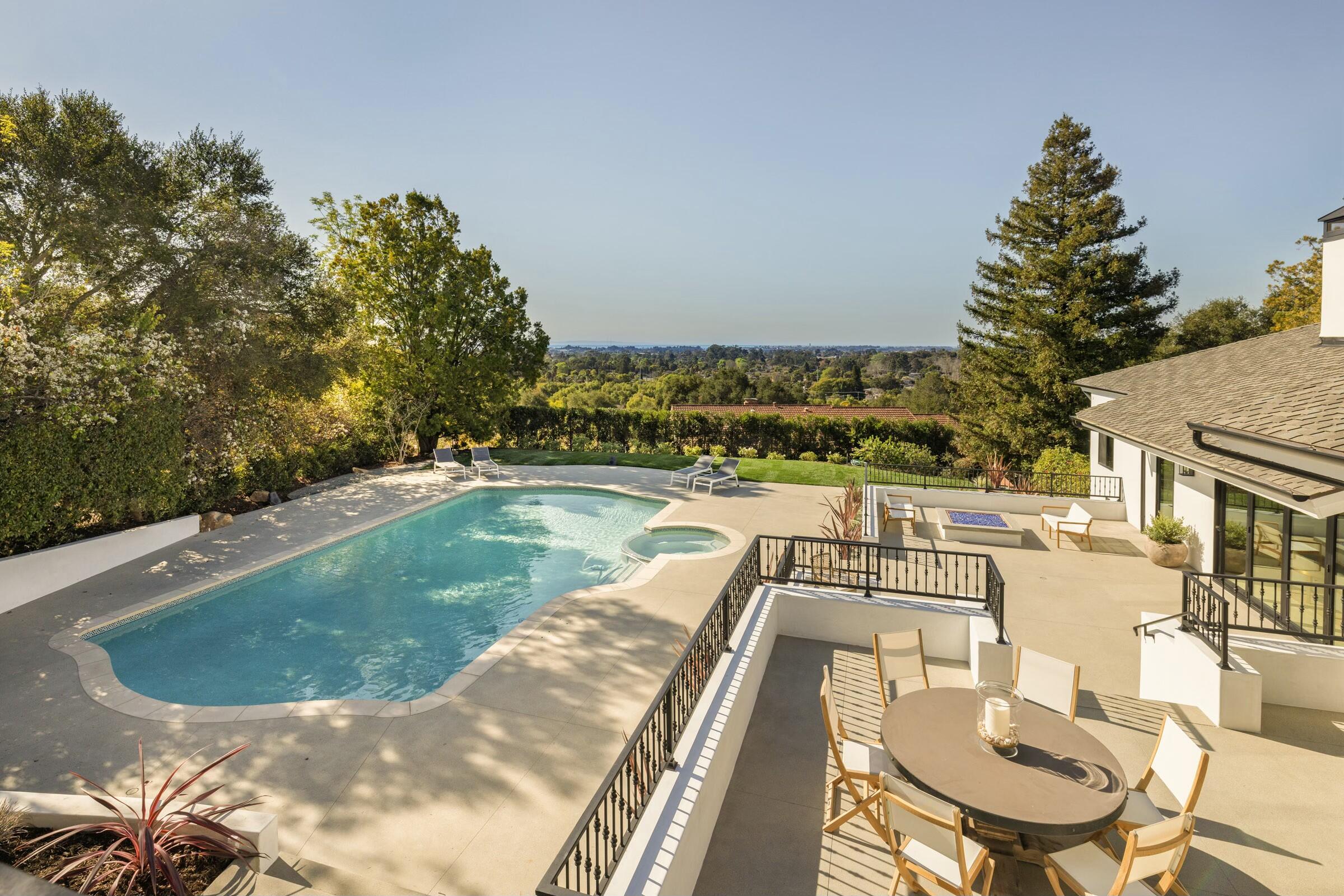 Santa Barbara, California 93111, United States, 4 Bedrooms Bedrooms, ,6 BathroomsBathrooms,Residential,Active,13009