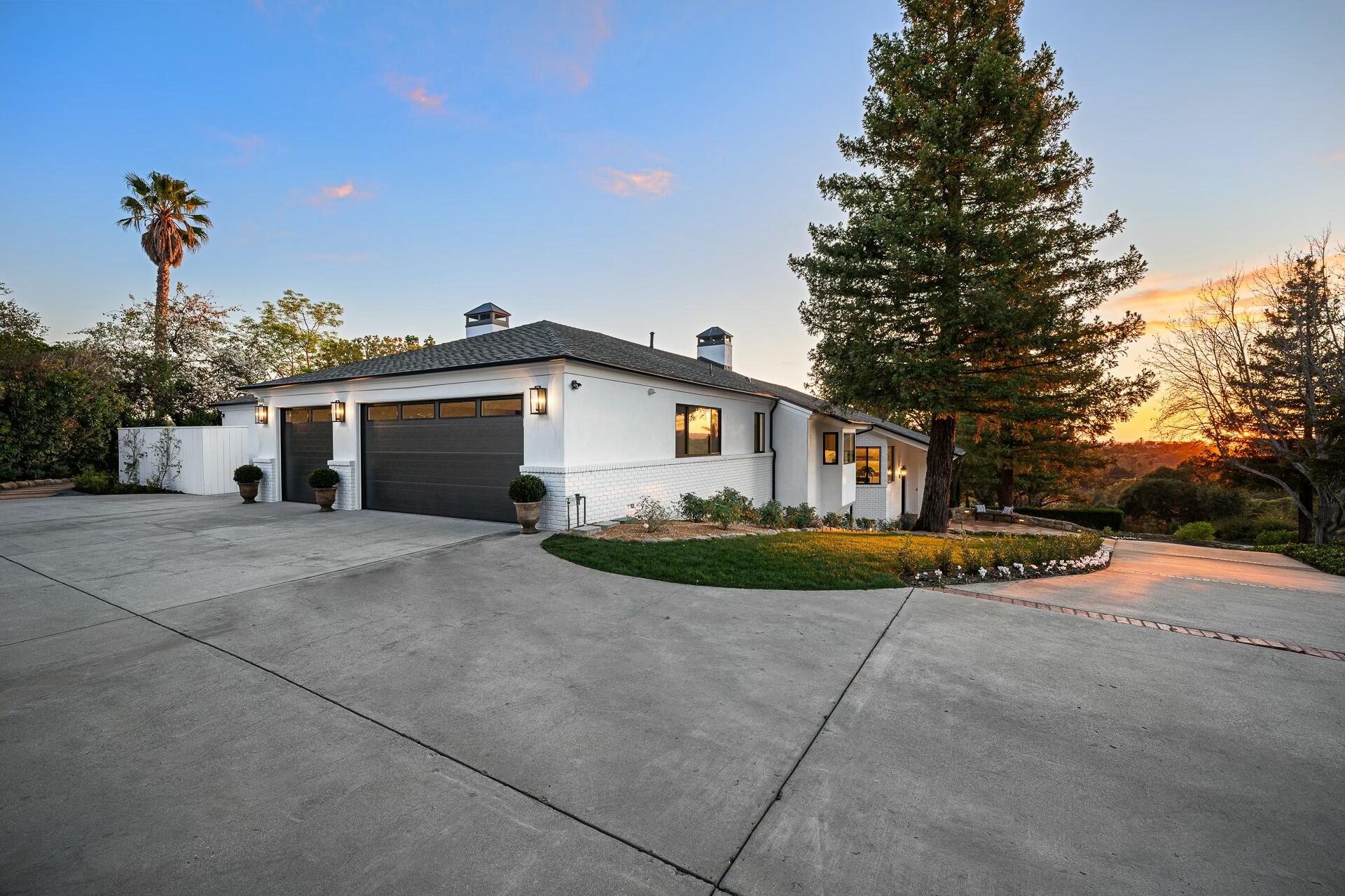 Santa Barbara, California 93111, United States, 4 Bedrooms Bedrooms, ,6 BathroomsBathrooms,Residential,Active,13009