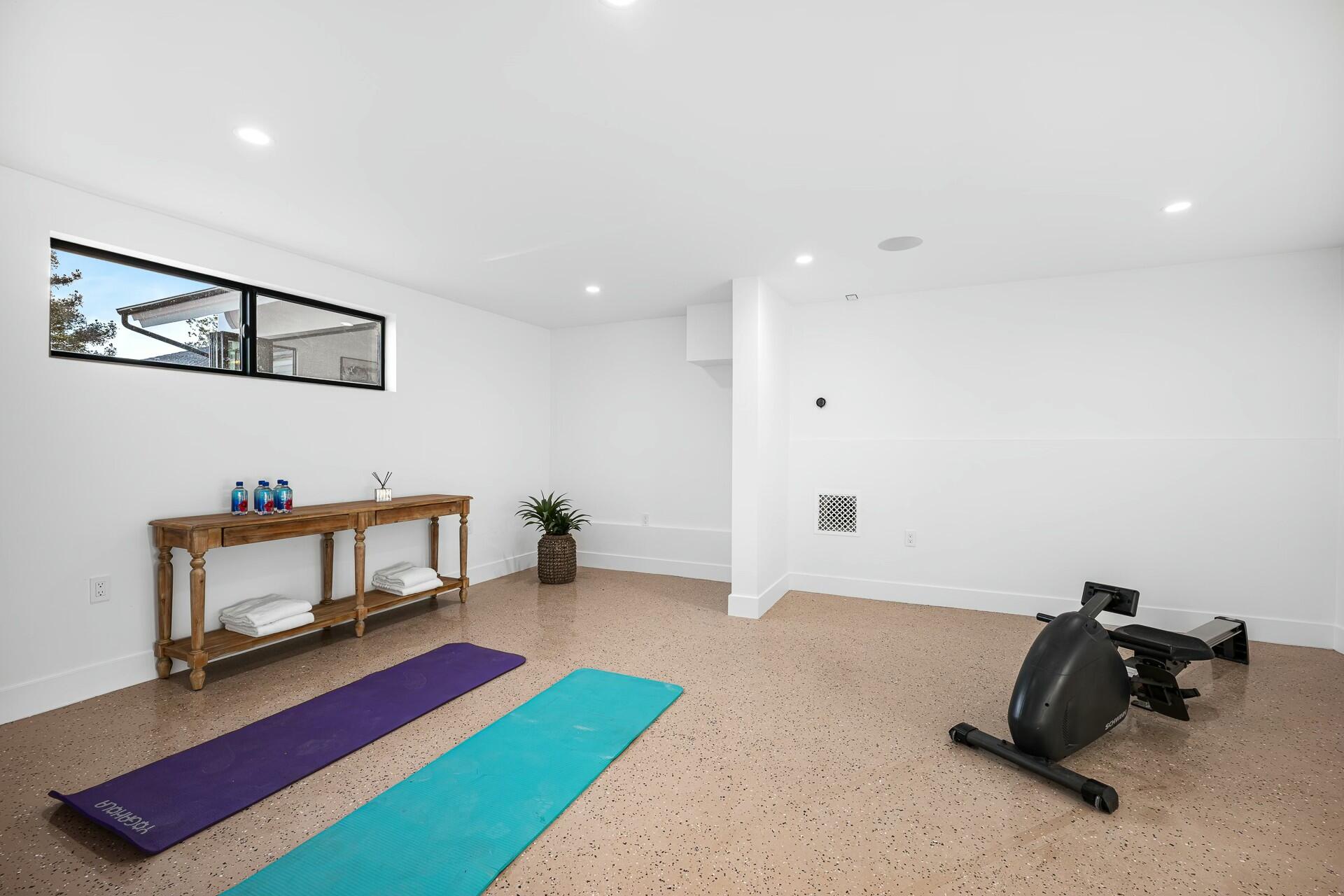 Santa Barbara, California 93111, United States, 4 Bedrooms Bedrooms, ,6 BathroomsBathrooms,Residential,Active,13009