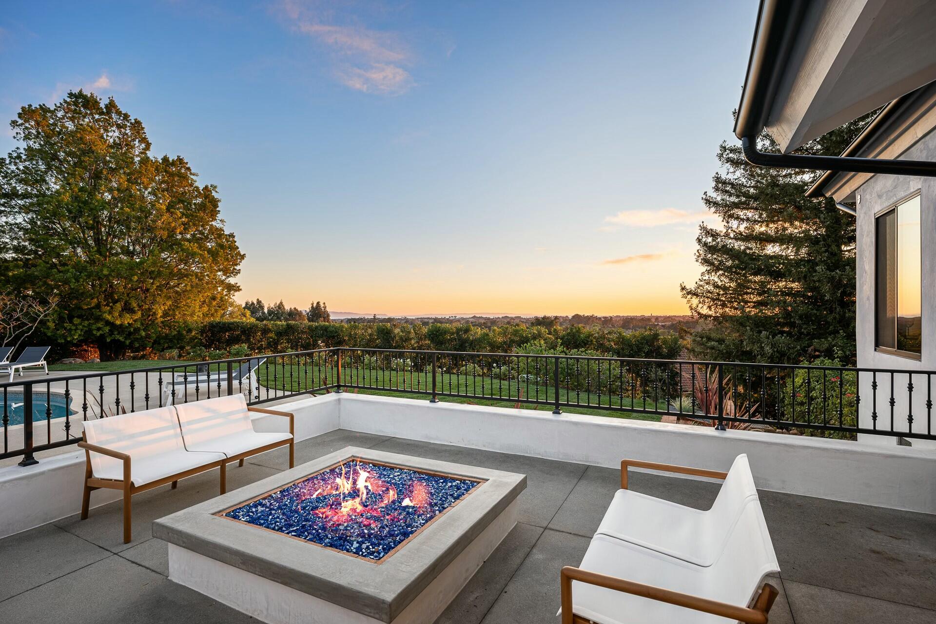 Santa Barbara, California 93111, United States, 4 Bedrooms Bedrooms, ,6 BathroomsBathrooms,Residential,Active,13009