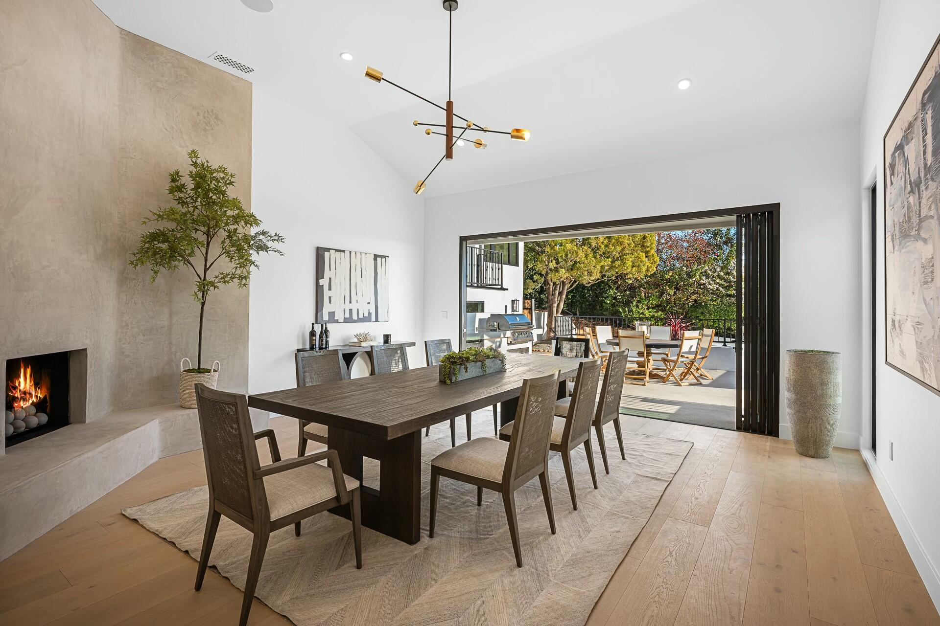 Santa Barbara, California 93111, United States, 4 Bedrooms Bedrooms, ,6 BathroomsBathrooms,Residential,Active,13009