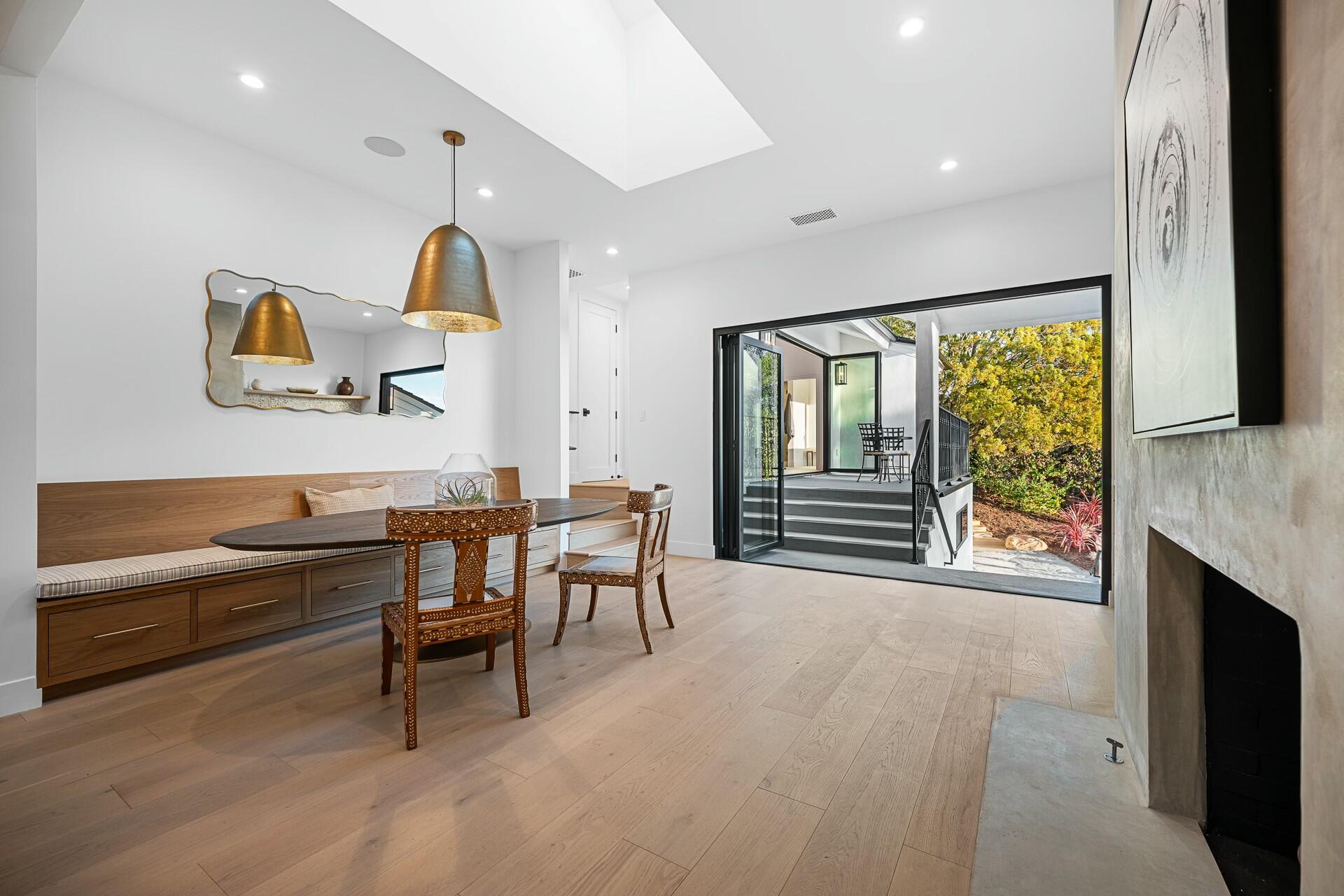 Santa Barbara, California 93111, United States, 4 Bedrooms Bedrooms, ,6 BathroomsBathrooms,Residential,Active,13009