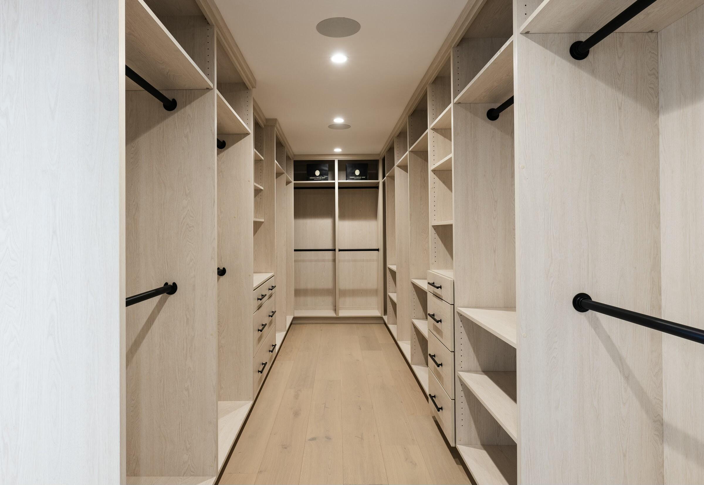 Santa Barbara, California 93111, United States, 4 Bedrooms Bedrooms, ,6 BathroomsBathrooms,Residential,Active,13009