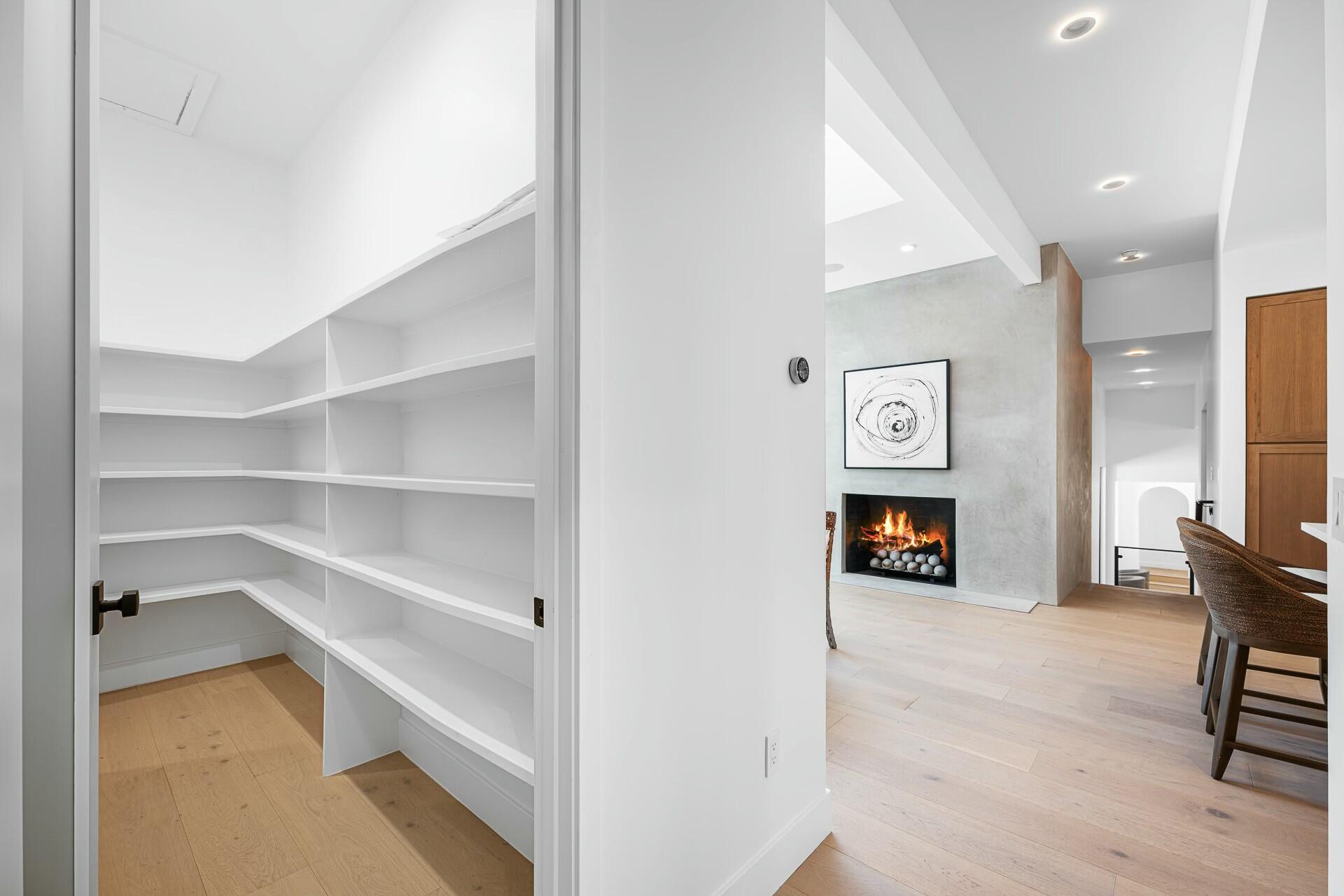 Santa Barbara, California 93111, United States, 4 Bedrooms Bedrooms, ,6 BathroomsBathrooms,Residential,Active,13009