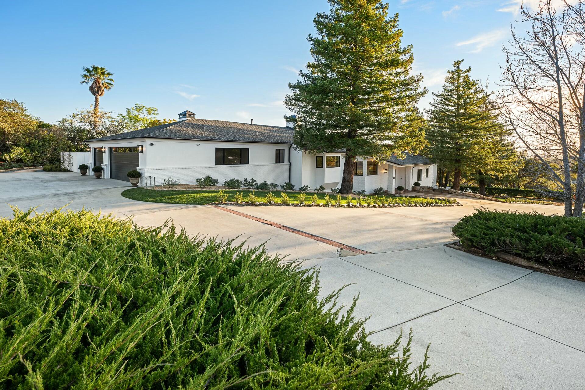 Santa Barbara, California 93111, United States, 4 Bedrooms Bedrooms, ,6 BathroomsBathrooms,Residential,Active,13009