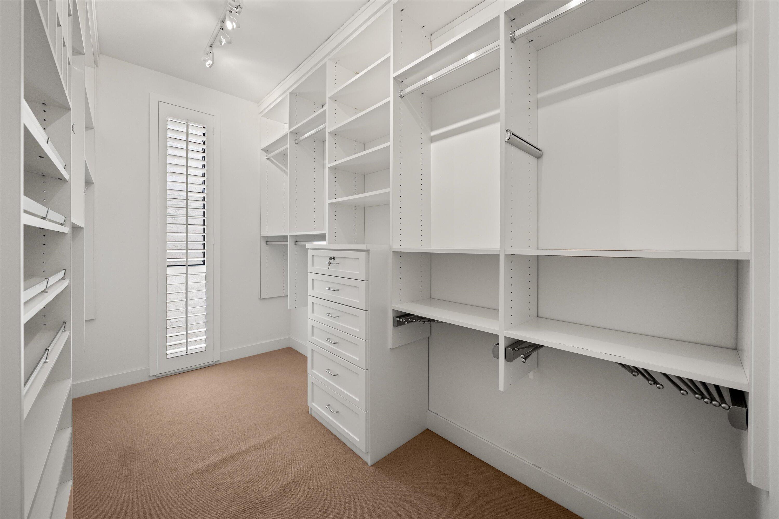 Santa Barbara, California 93108, United States, 2 Bedrooms Bedrooms, ,2 BathroomsBathrooms,Residential,Pending,155319