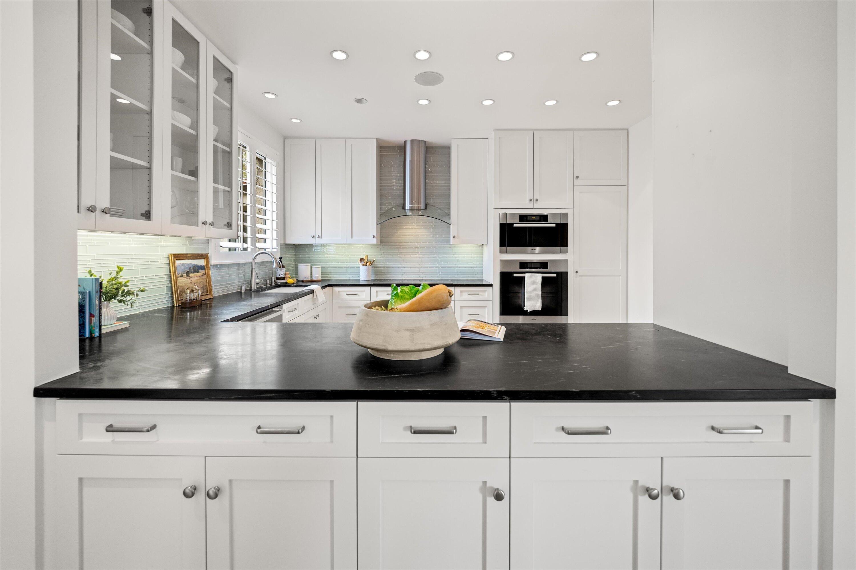 Santa Barbara, California 93108, United States, 2 Bedrooms Bedrooms, ,2 BathroomsBathrooms,Residential,Pending,155319