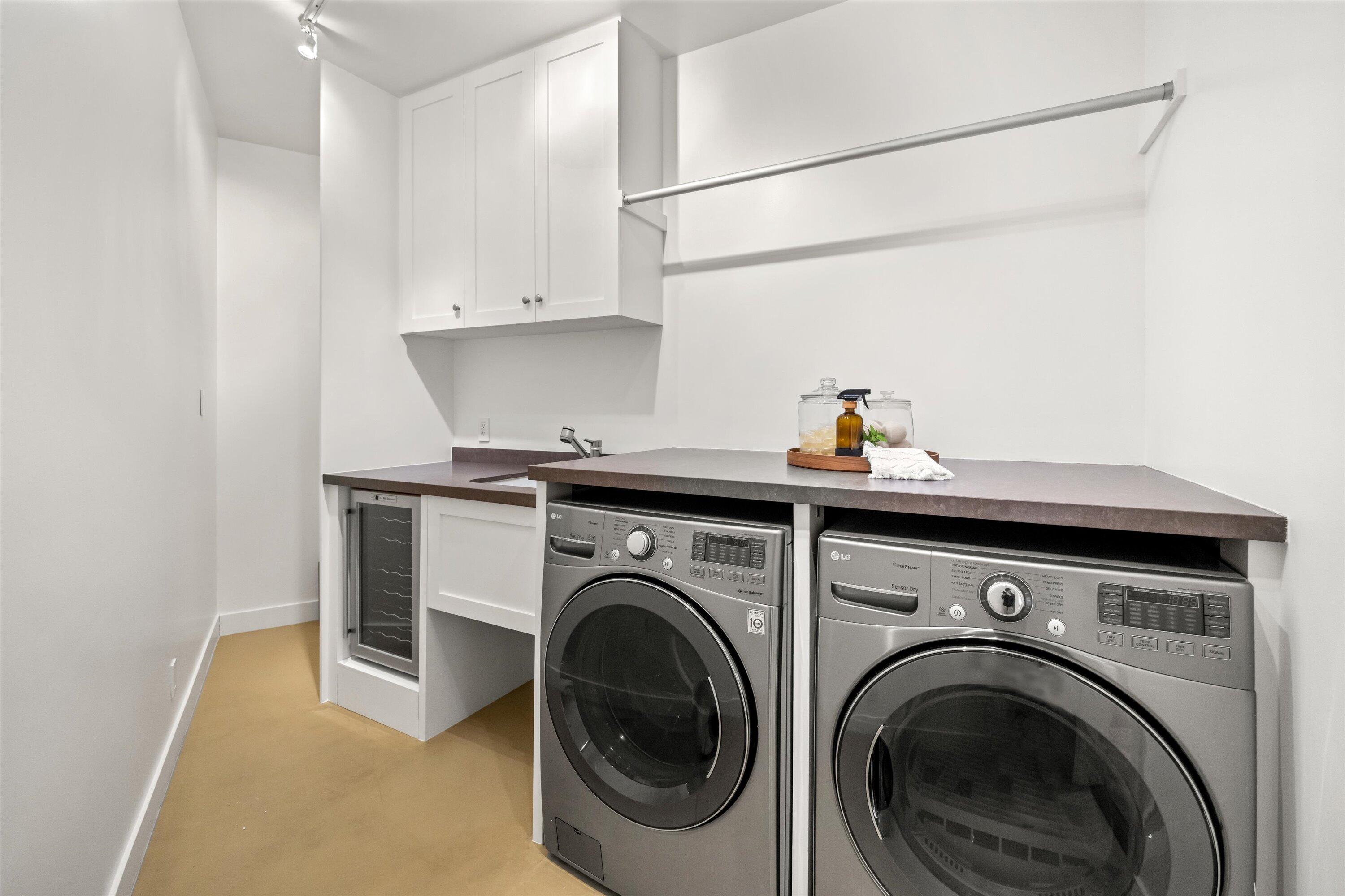 Santa Barbara, California 93108, United States, 2 Bedrooms Bedrooms, ,2 BathroomsBathrooms,Residential,Pending,155319