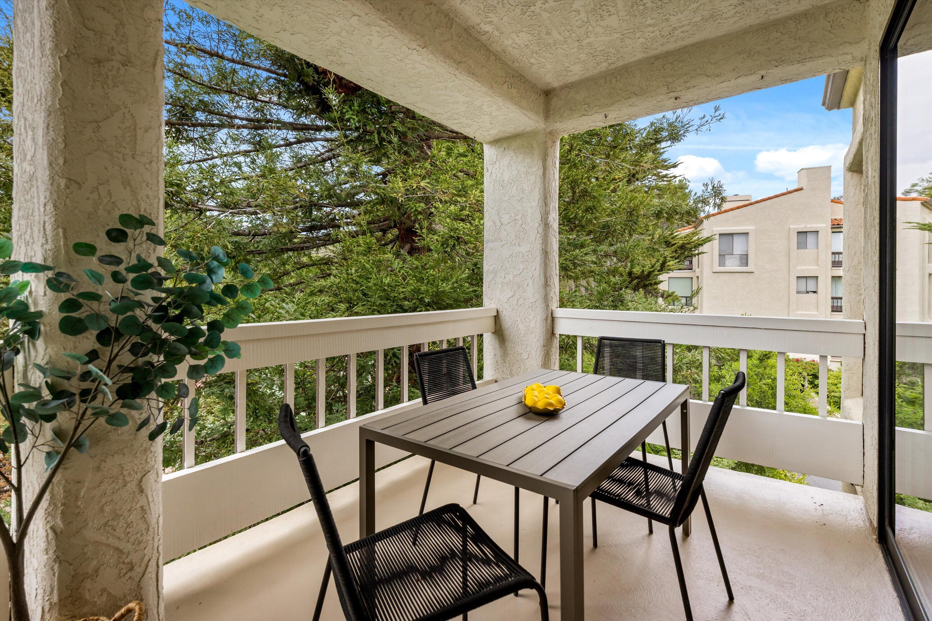 Santa Barbara, California 93108, United States, 2 Bedrooms Bedrooms, ,2 BathroomsBathrooms,Residential,Pending,155319