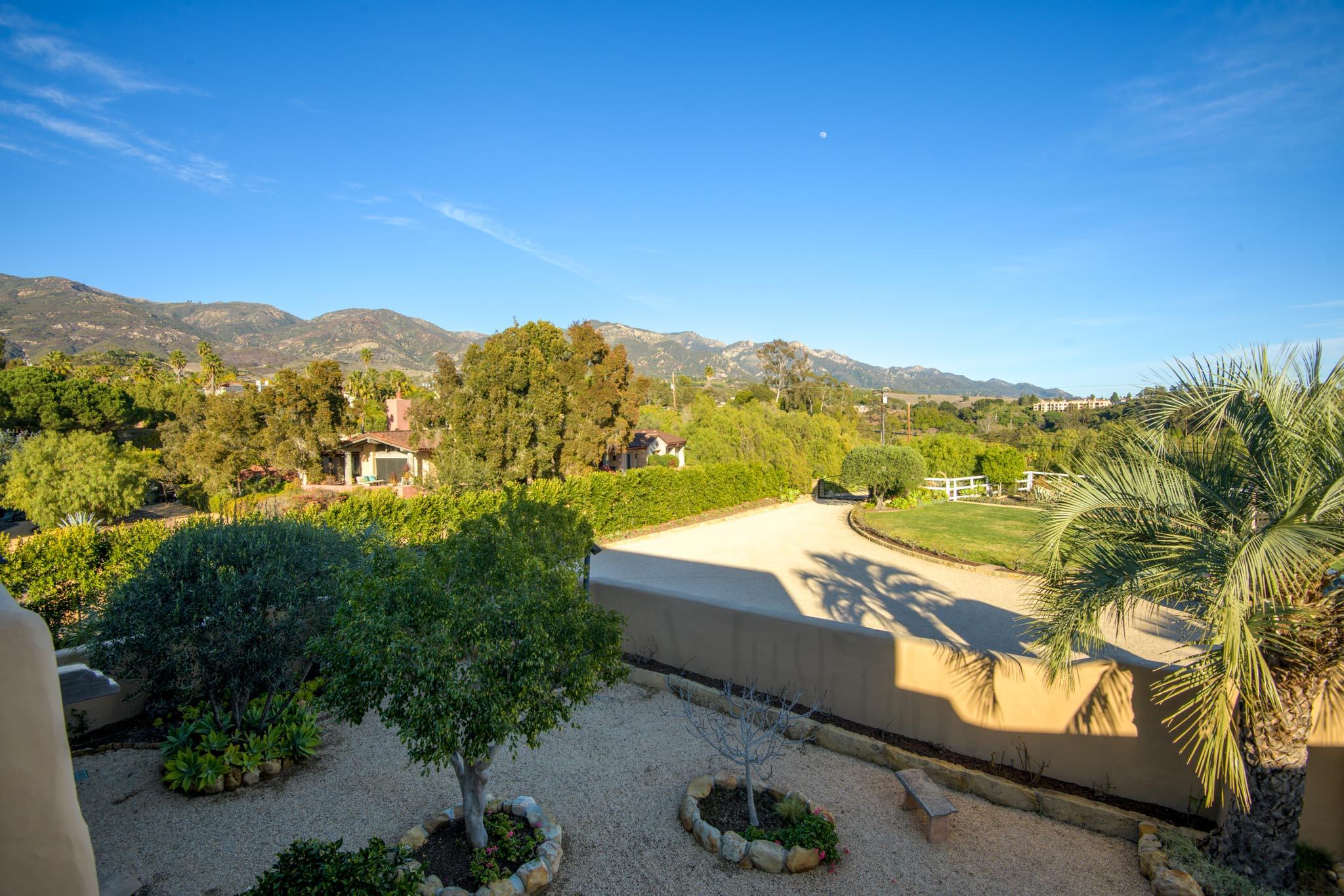 Santa Barbara, California 93111, United States, 4 Bedrooms Bedrooms, ,4 BathroomsBathrooms,Residential,Pending,5974
