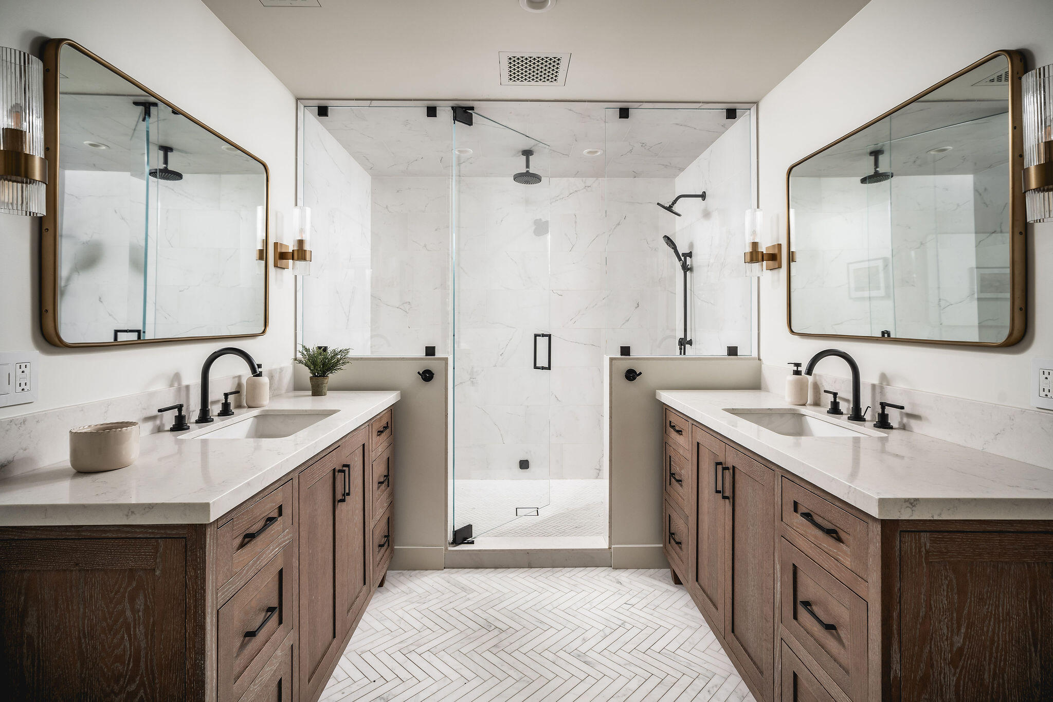 Montecito, California 93108, United States, 4 Bedrooms Bedrooms, ,3 BathroomsBathrooms,Residential,Active,237216