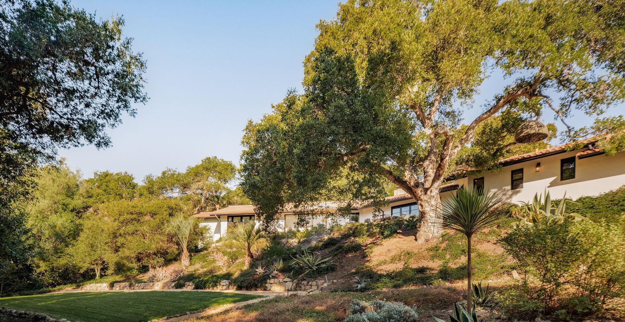 Montecito, California 93108, United States, 4 Bedrooms Bedrooms, ,3 BathroomsBathrooms,Residential,Active,237216