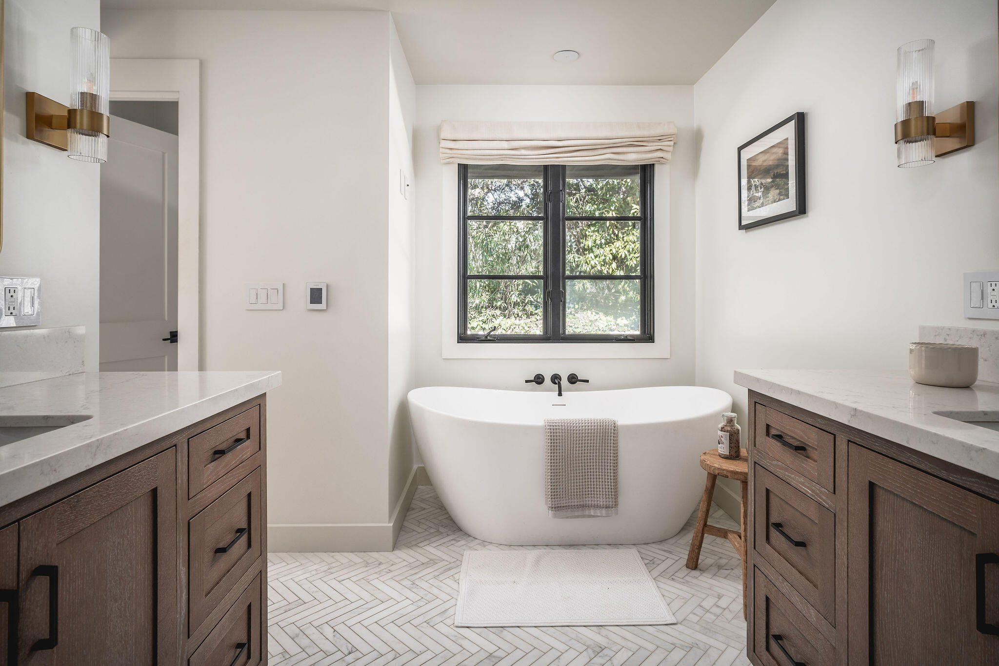 Montecito, California 93108, United States, 4 Bedrooms Bedrooms, ,3 BathroomsBathrooms,Residential,Active,237216