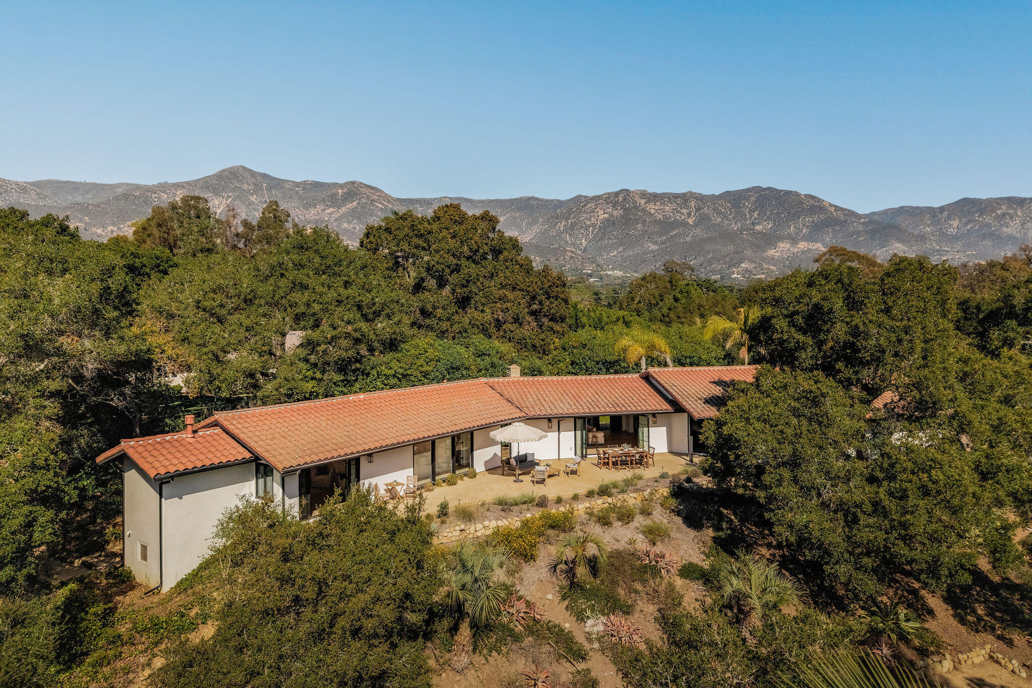 Montecito, California 93108, United States, 4 Bedrooms Bedrooms, ,3 BathroomsBathrooms,Residential,Active,237216