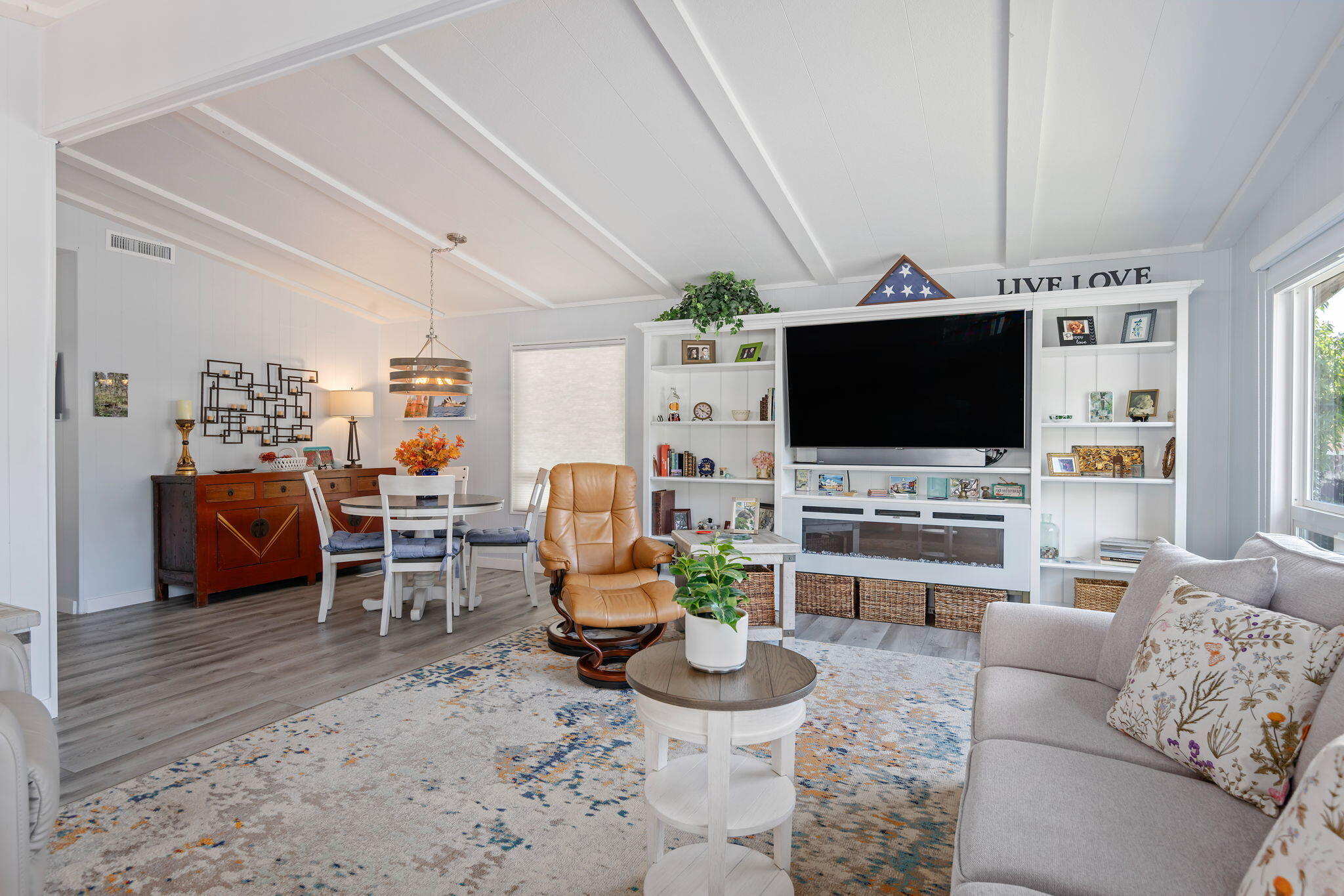 Santa Barbara, California 93110, United States, 2 Bedrooms Bedrooms, ,2 BathroomsBathrooms,Residential,Active,220735