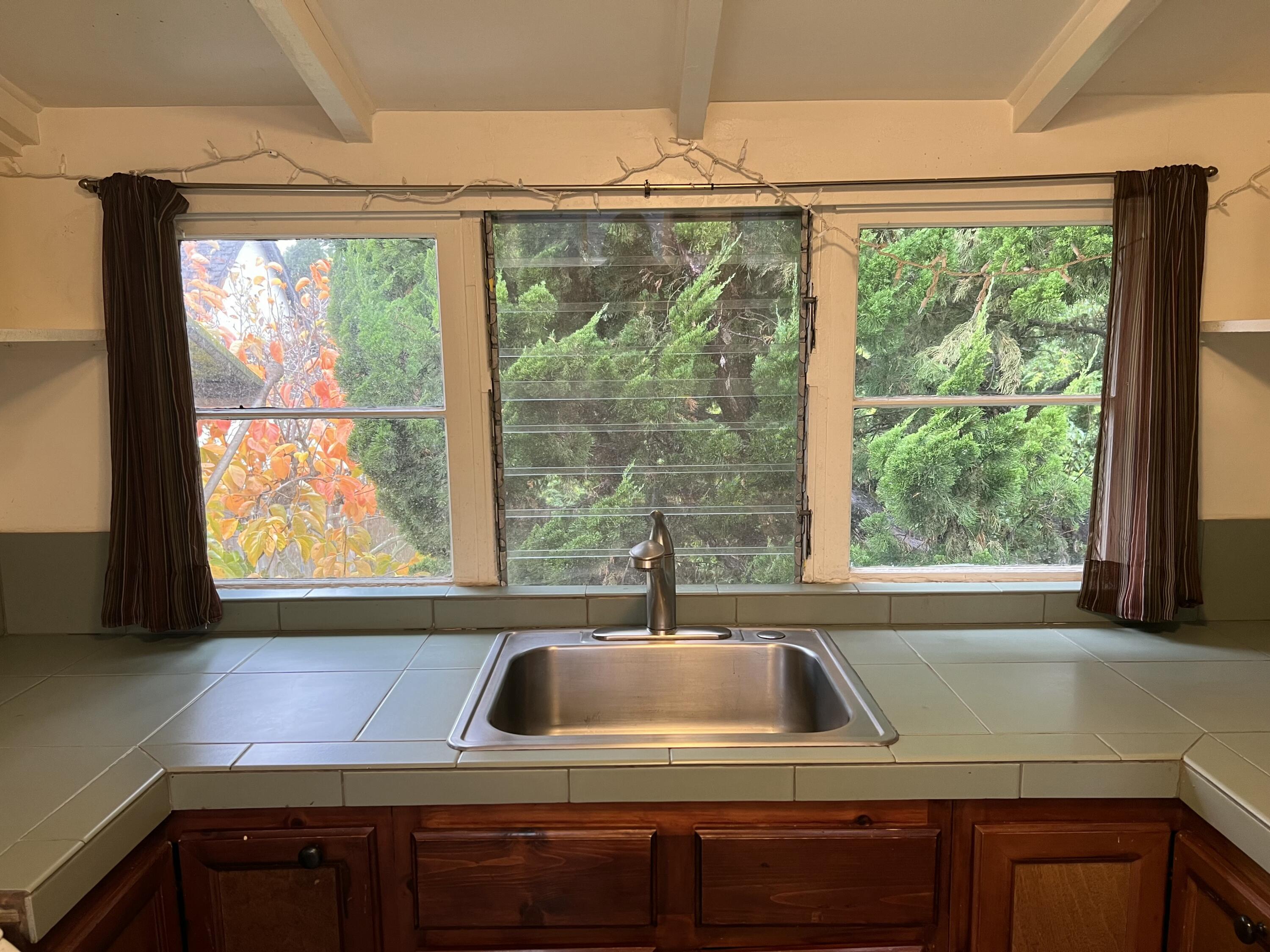 Santa Barbara, California 93105, United States, 4 Bedrooms Bedrooms, ,3 BathroomsBathrooms,Residential,Pending,15879