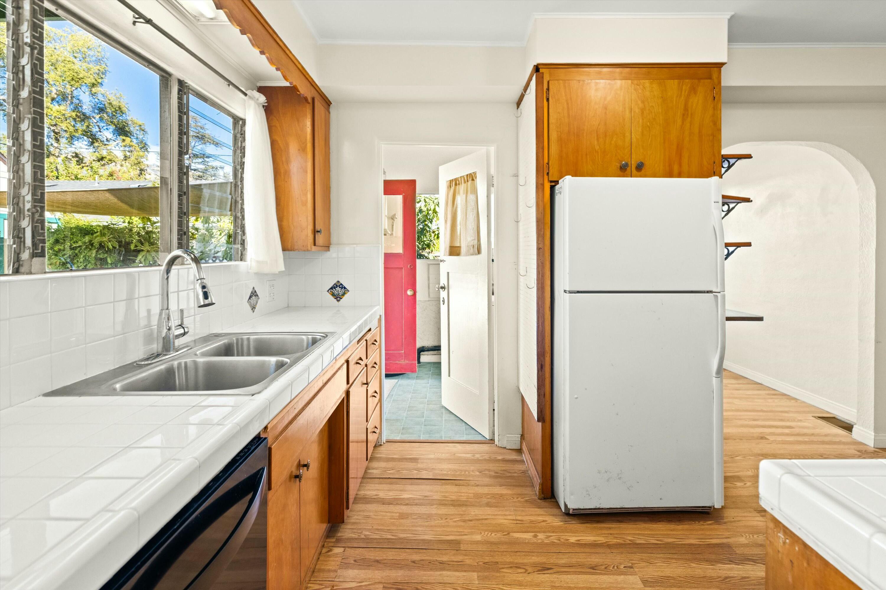 Santa Barbara, California 93105, United States, 4 Bedrooms Bedrooms, ,3 BathroomsBathrooms,Residential,Pending,15879