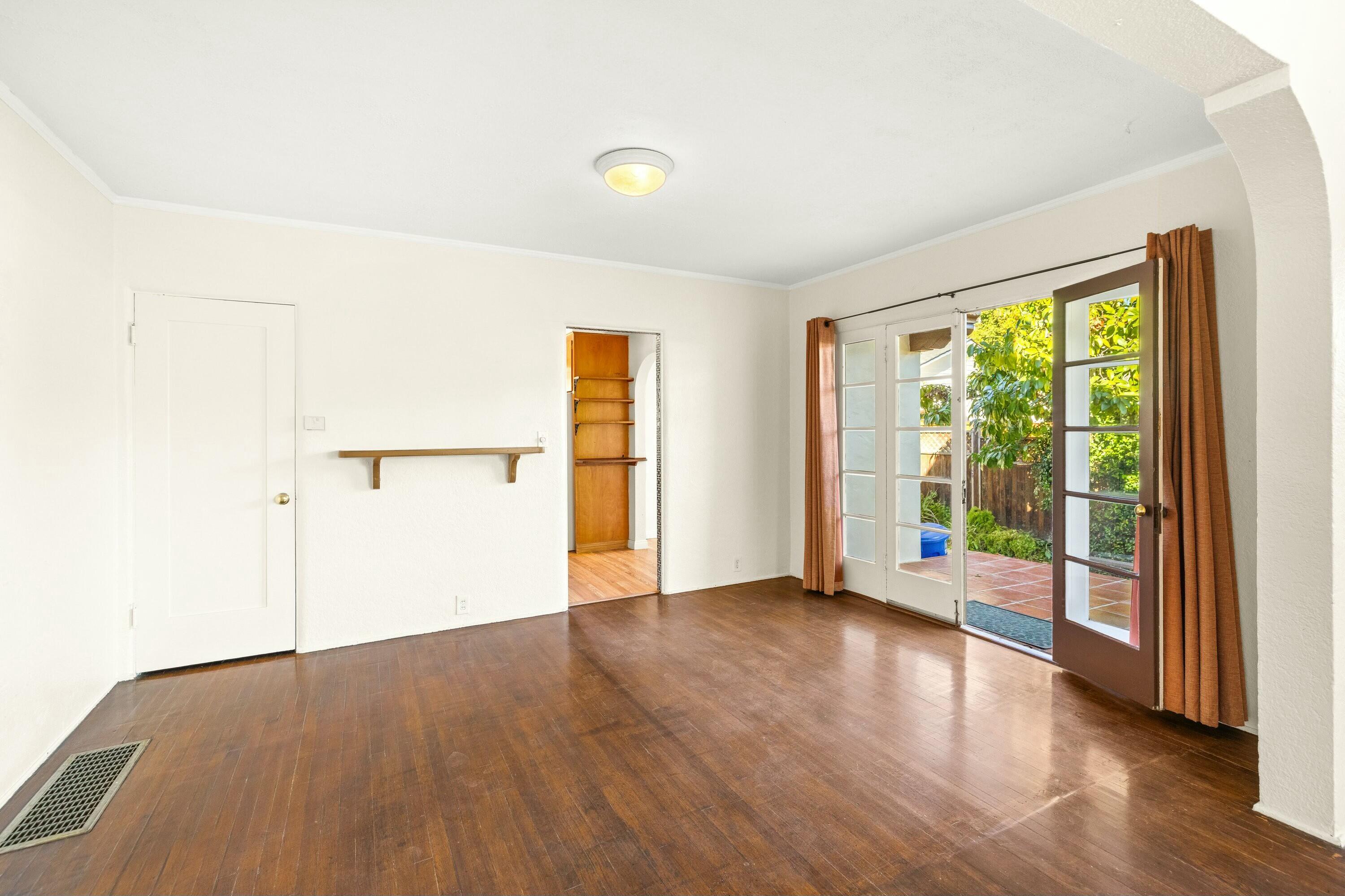 Santa Barbara, California 93105, United States, 4 Bedrooms Bedrooms, ,3 BathroomsBathrooms,Residential,Pending,15879