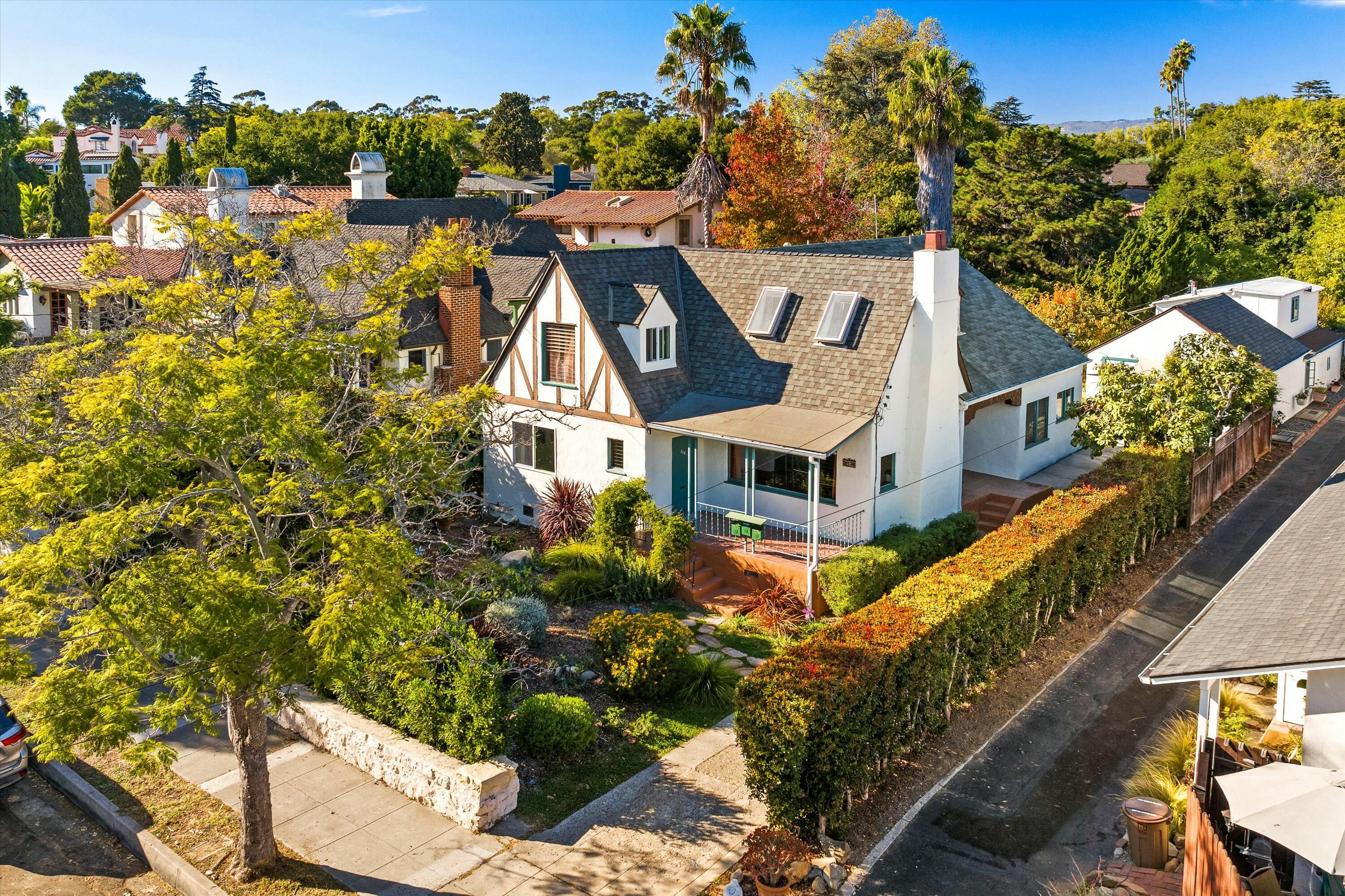 Santa Barbara, California 93105, United States, 4 Bedrooms Bedrooms, ,3 BathroomsBathrooms,Residential,Pending,15879