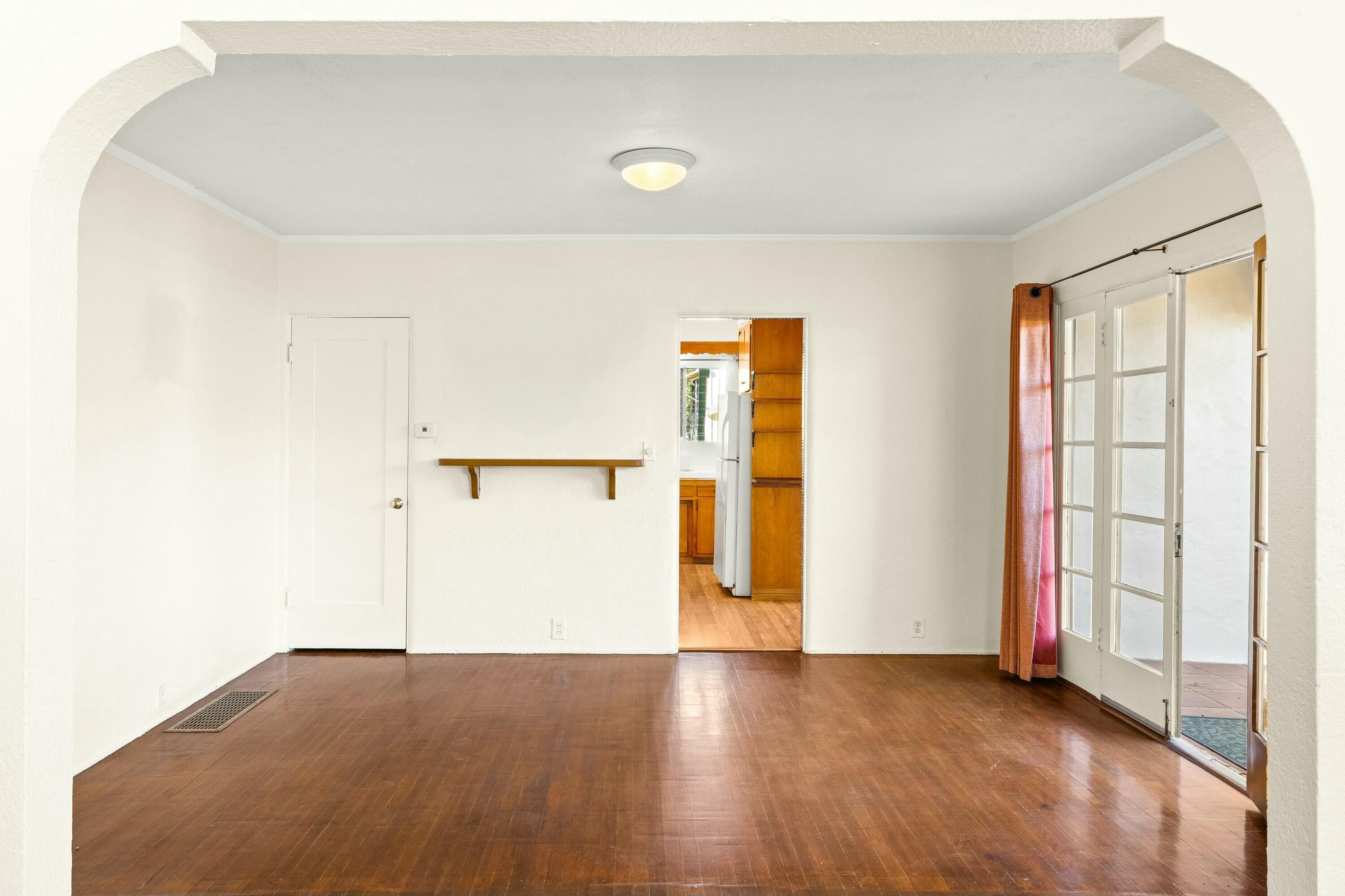 Santa Barbara, California 93105, United States, 4 Bedrooms Bedrooms, ,3 BathroomsBathrooms,Residential,Pending,15879