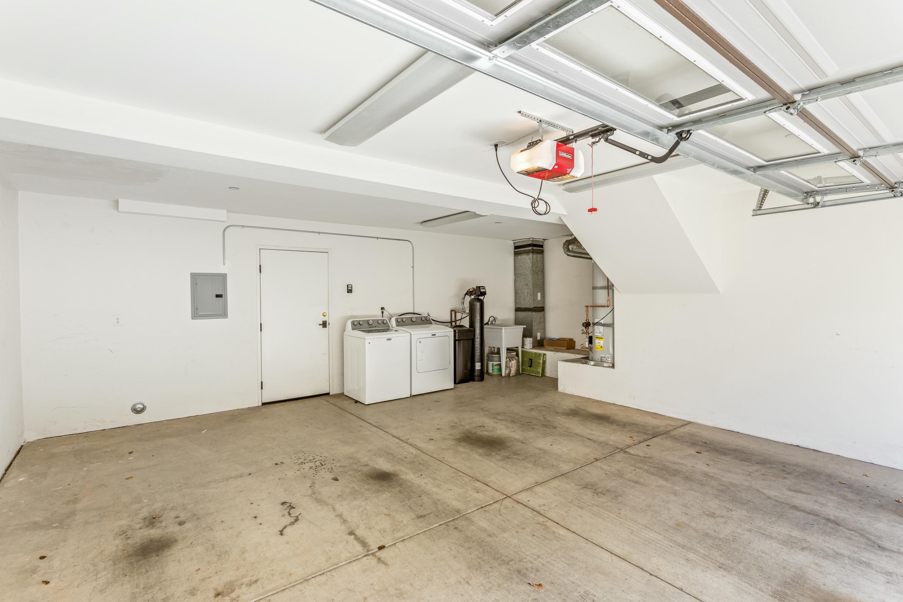 Goleta, California 93117, United States, 3 Bedrooms Bedrooms, ,3 BathroomsBathrooms,Residential,Active,128122