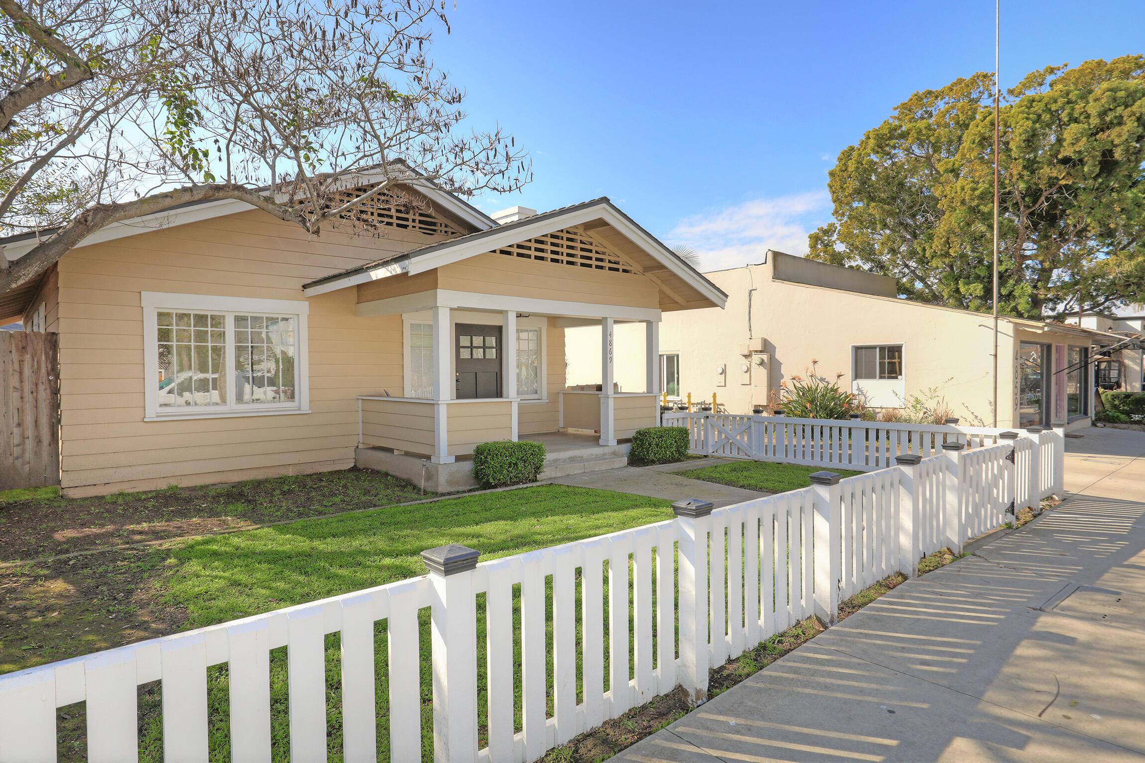 4869 Carpinteria Avenue