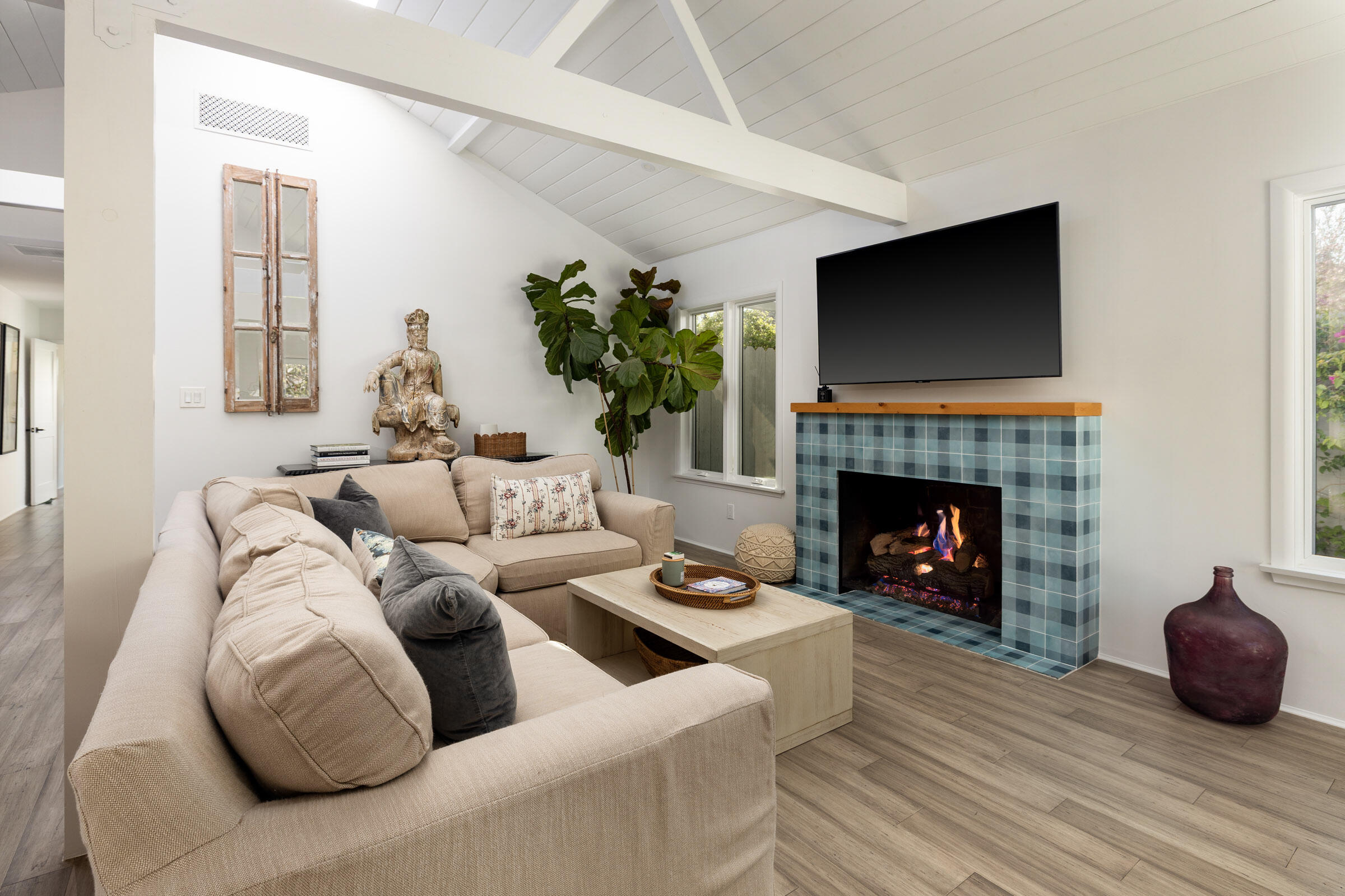 Santa Barbara, California 93108, United States, 3 Bedrooms Bedrooms, ,4 BathroomsBathrooms,Residential,Active,227428