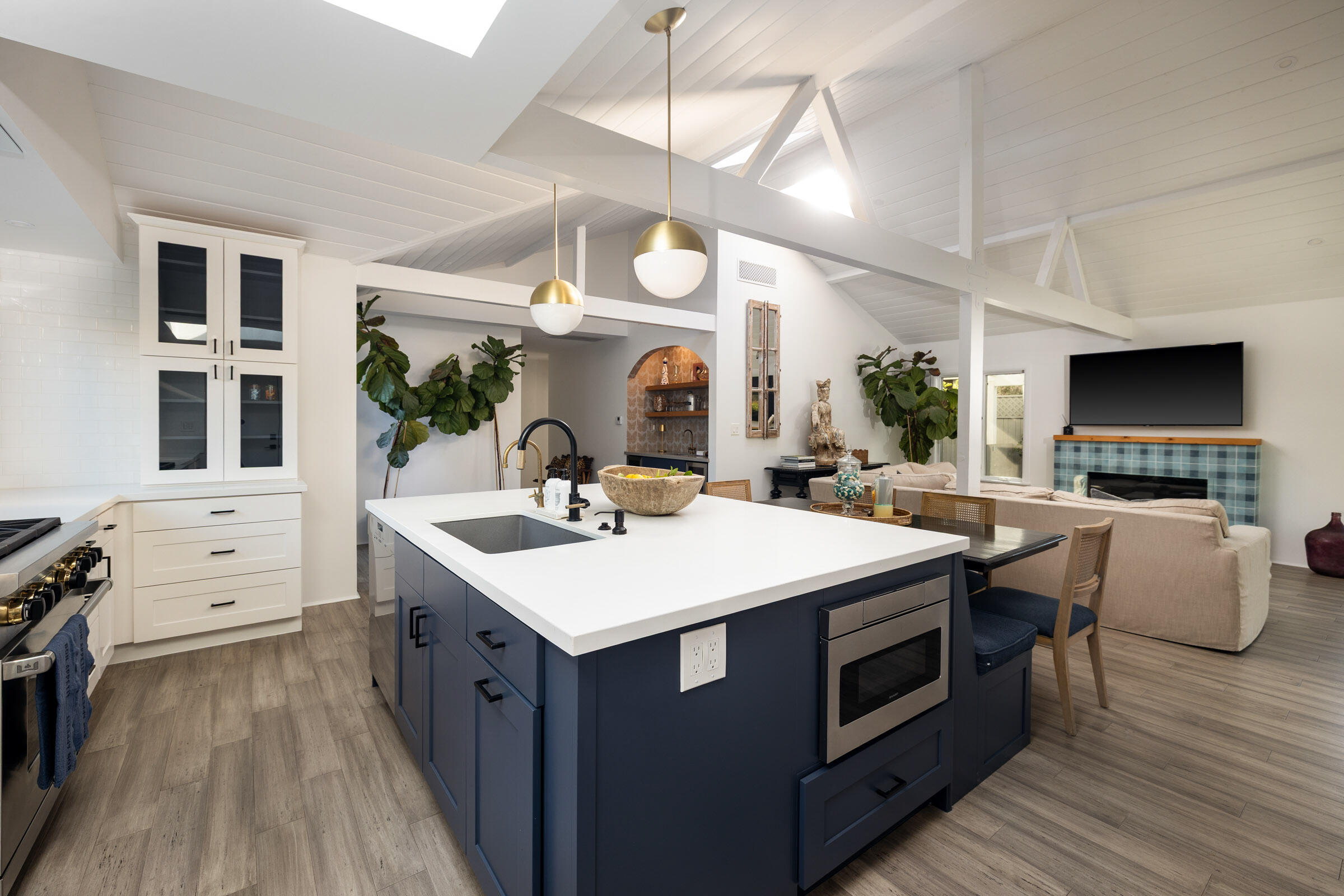 Santa Barbara, California 93108, United States, 3 Bedrooms Bedrooms, ,4 BathroomsBathrooms,Residential,Active,227428