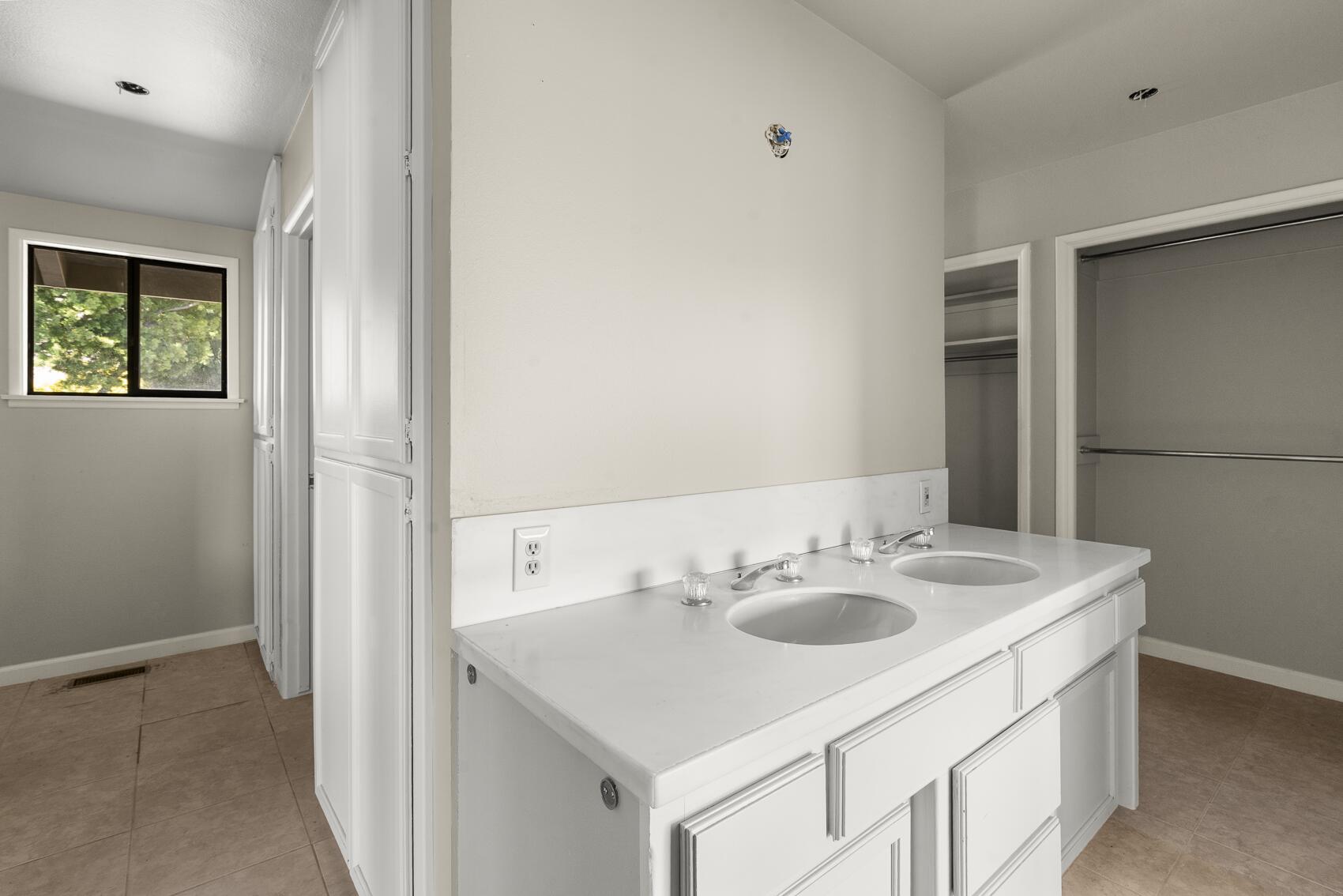 Santa Ynez, California 93460, United States, 4 Bedrooms Bedrooms, ,6 BathroomsBathrooms,Residential,Active,234402