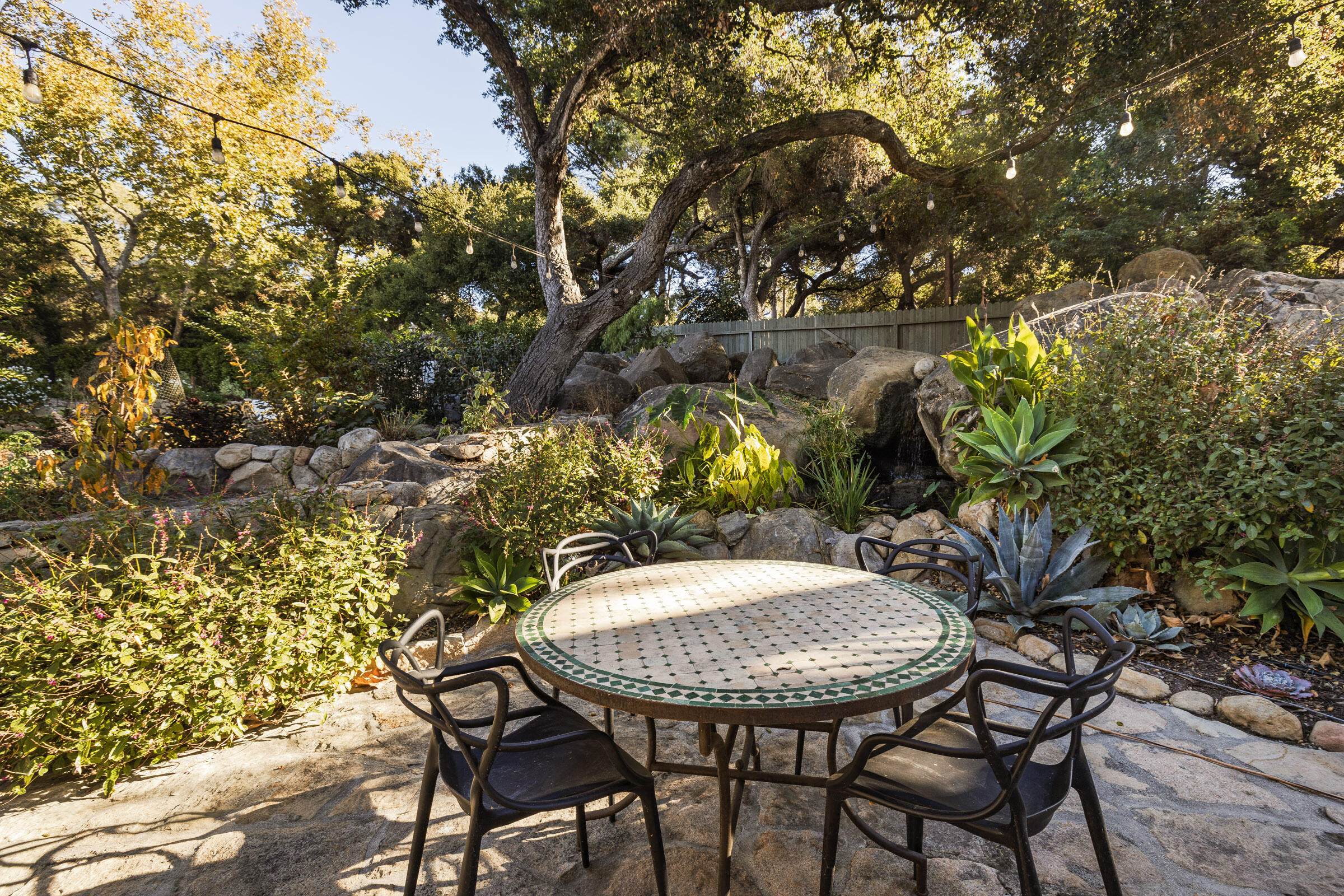 Santa Barbara, California 93105, United States, 4 Bedrooms Bedrooms, ,5 BathroomsBathrooms,Residential,Pending,22795