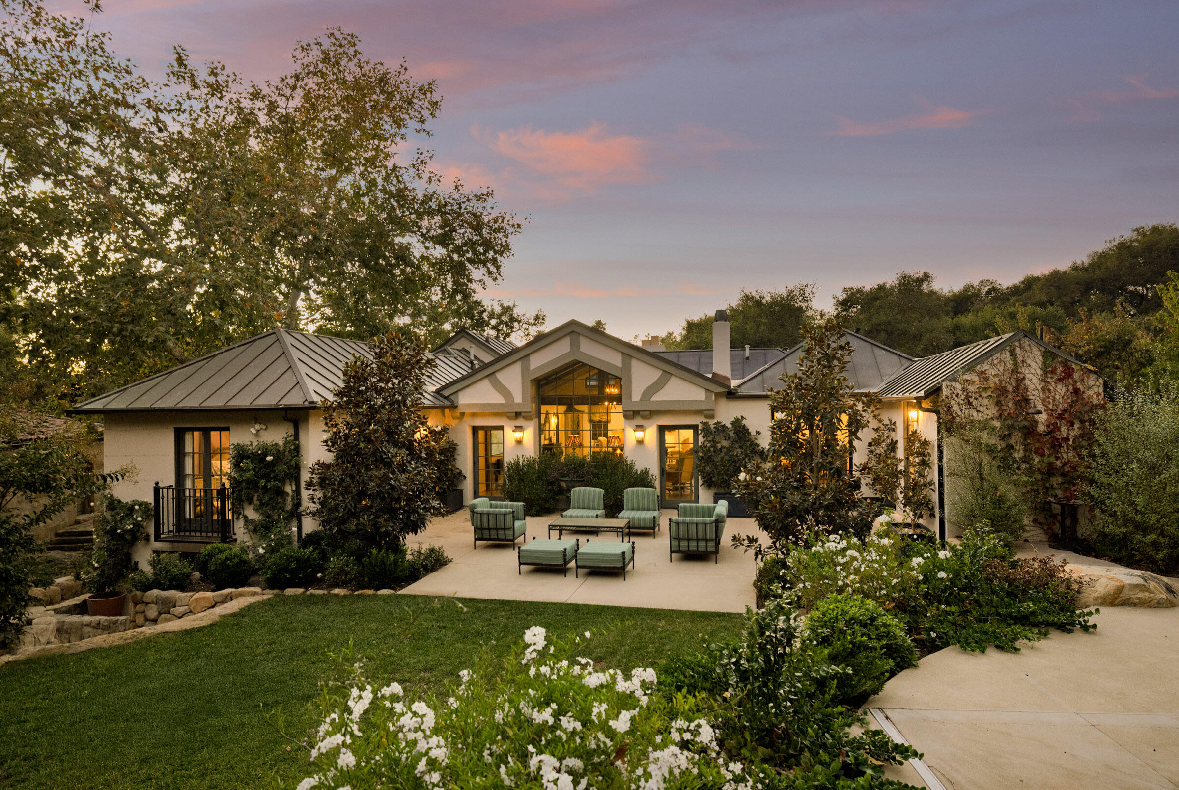 Santa Barbara, California 93105, United States, 4 Bedrooms Bedrooms, ,5 BathroomsBathrooms,Residential,Pending,22795