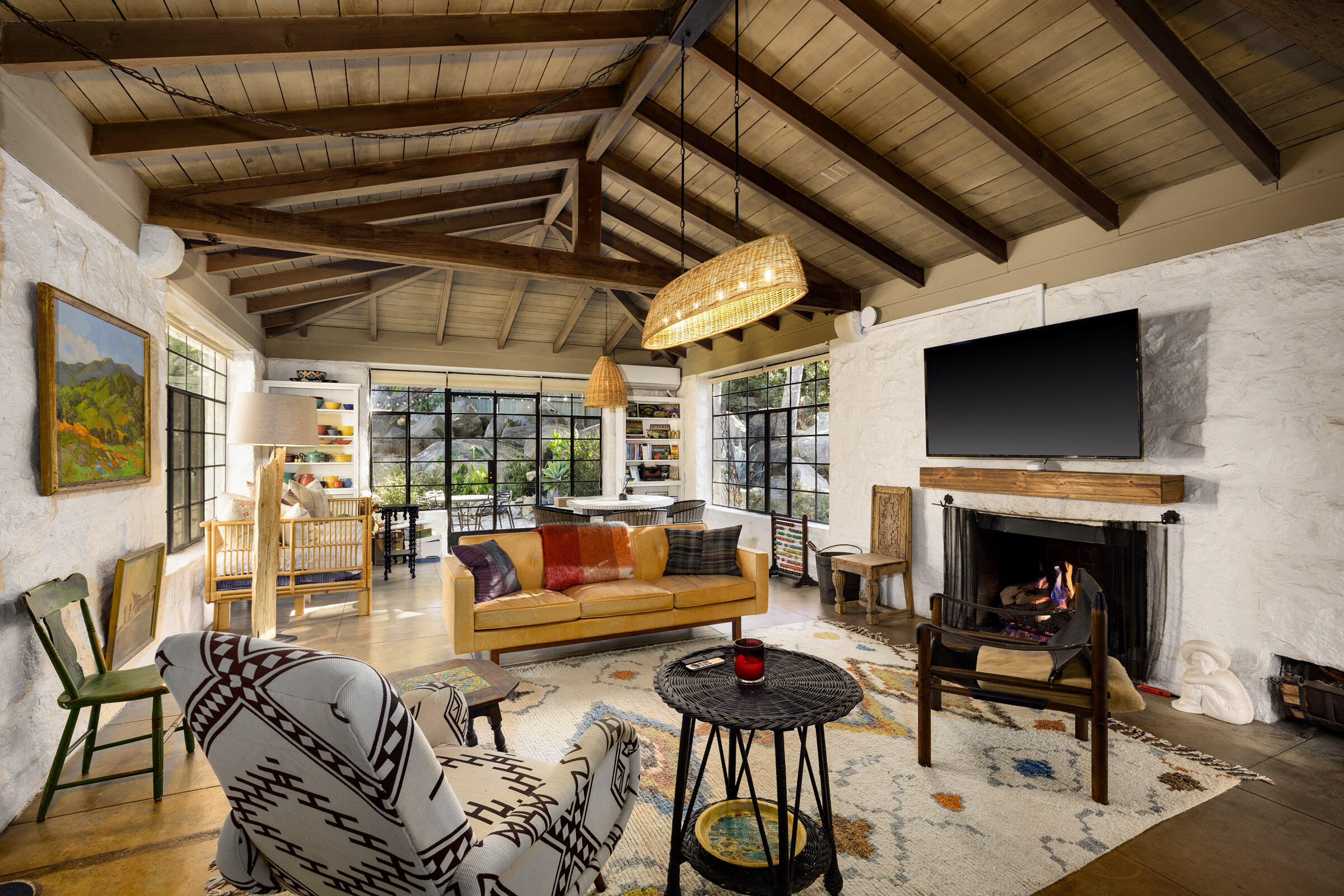 Santa Barbara, California 93105, United States, 4 Bedrooms Bedrooms, ,5 BathroomsBathrooms,Residential,Pending,22795