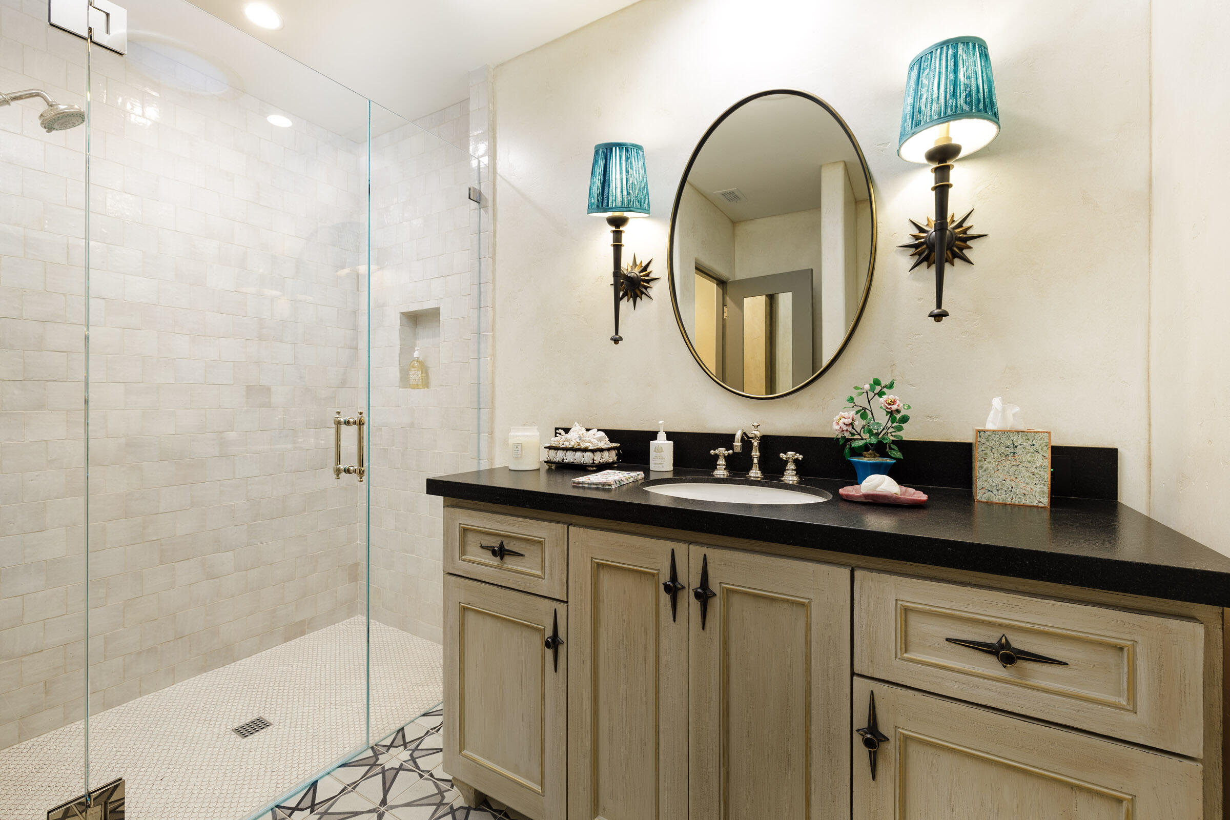 Santa Barbara, California 93105, United States, 4 Bedrooms Bedrooms, ,5 BathroomsBathrooms,Residential,Pending,22795