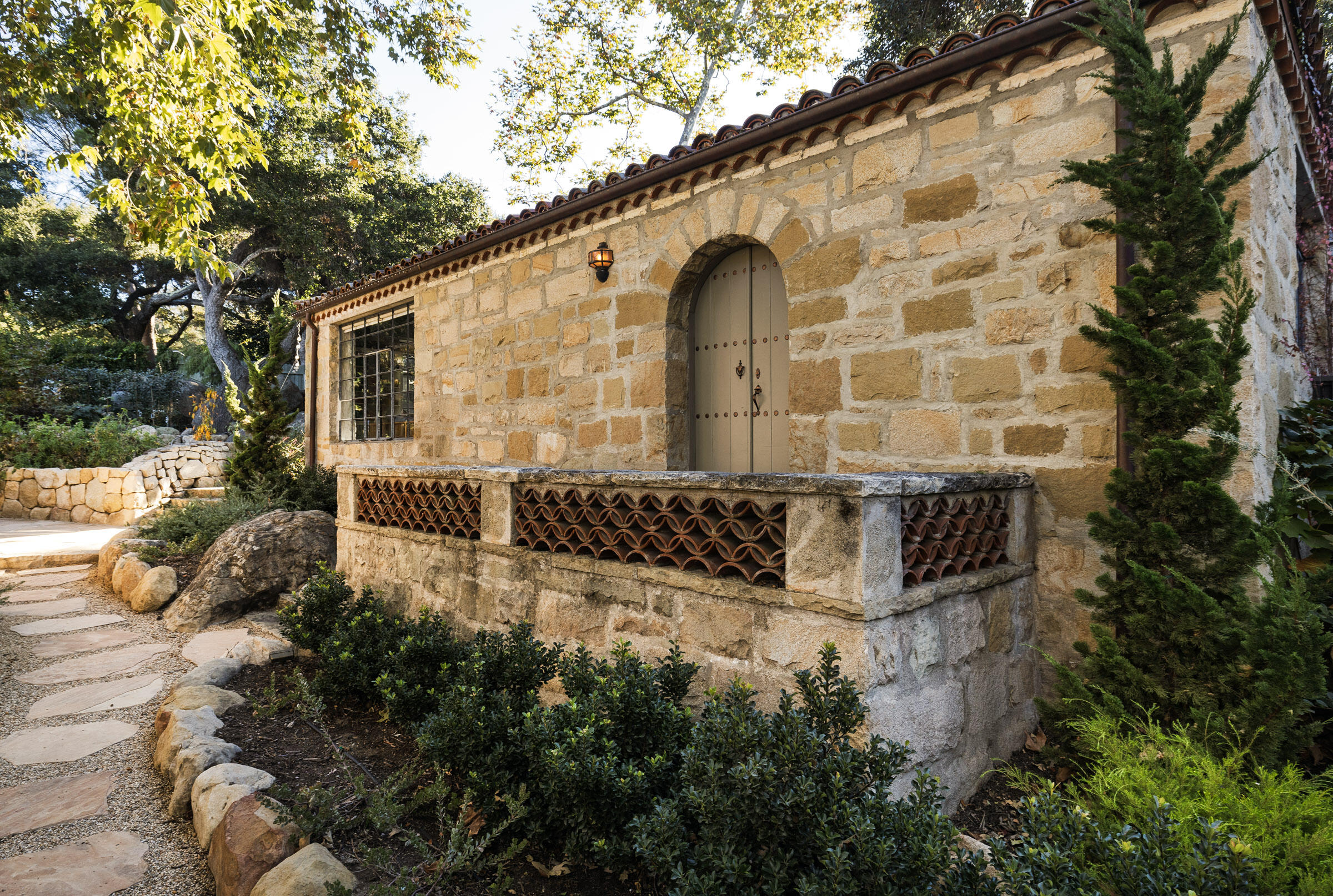 Santa Barbara, California 93105, United States, 4 Bedrooms Bedrooms, ,5 BathroomsBathrooms,Residential,Pending,22795