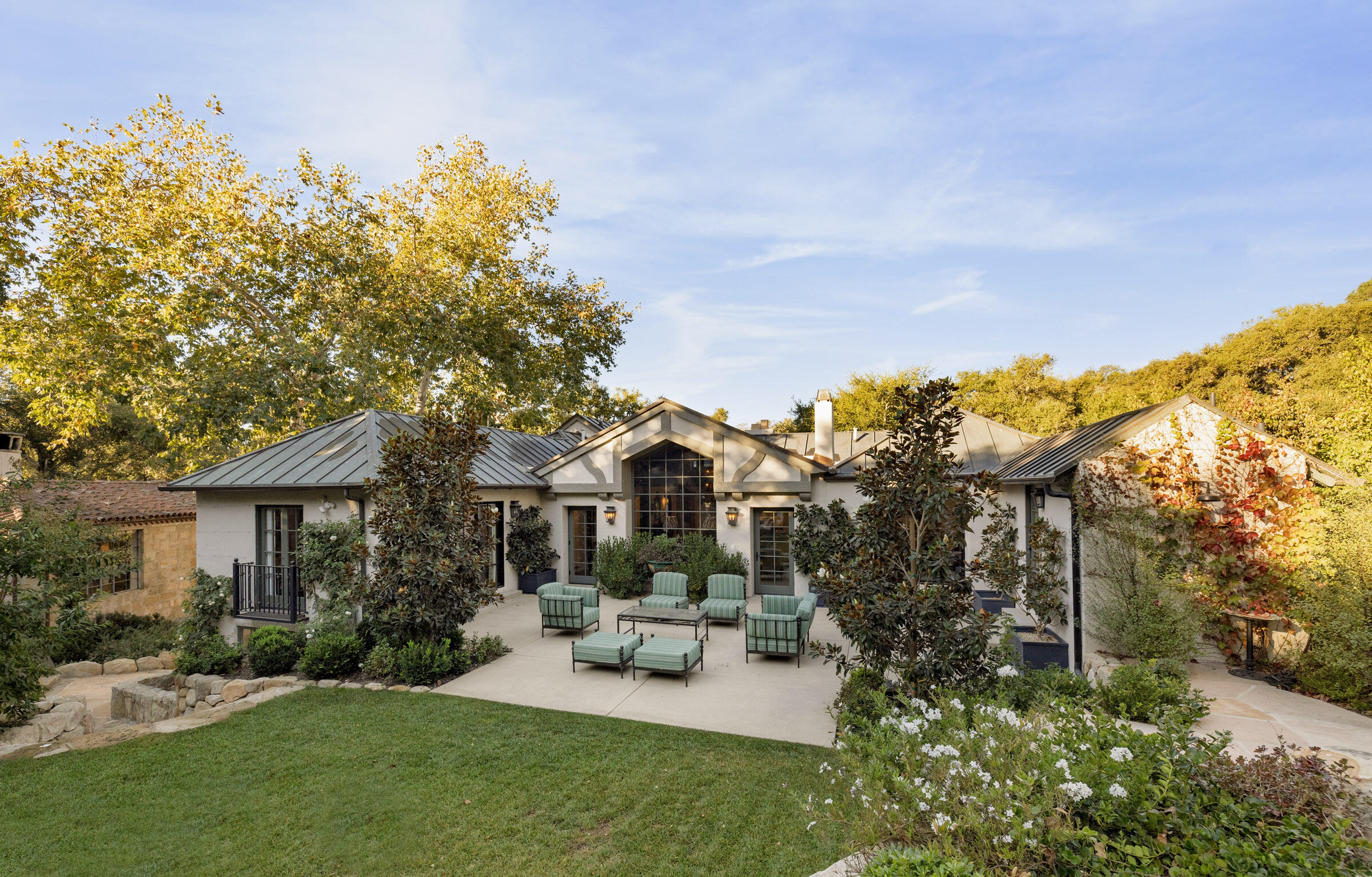 Santa Barbara, California 93105, United States, 4 Bedrooms Bedrooms, ,5 BathroomsBathrooms,Residential,Pending,22795