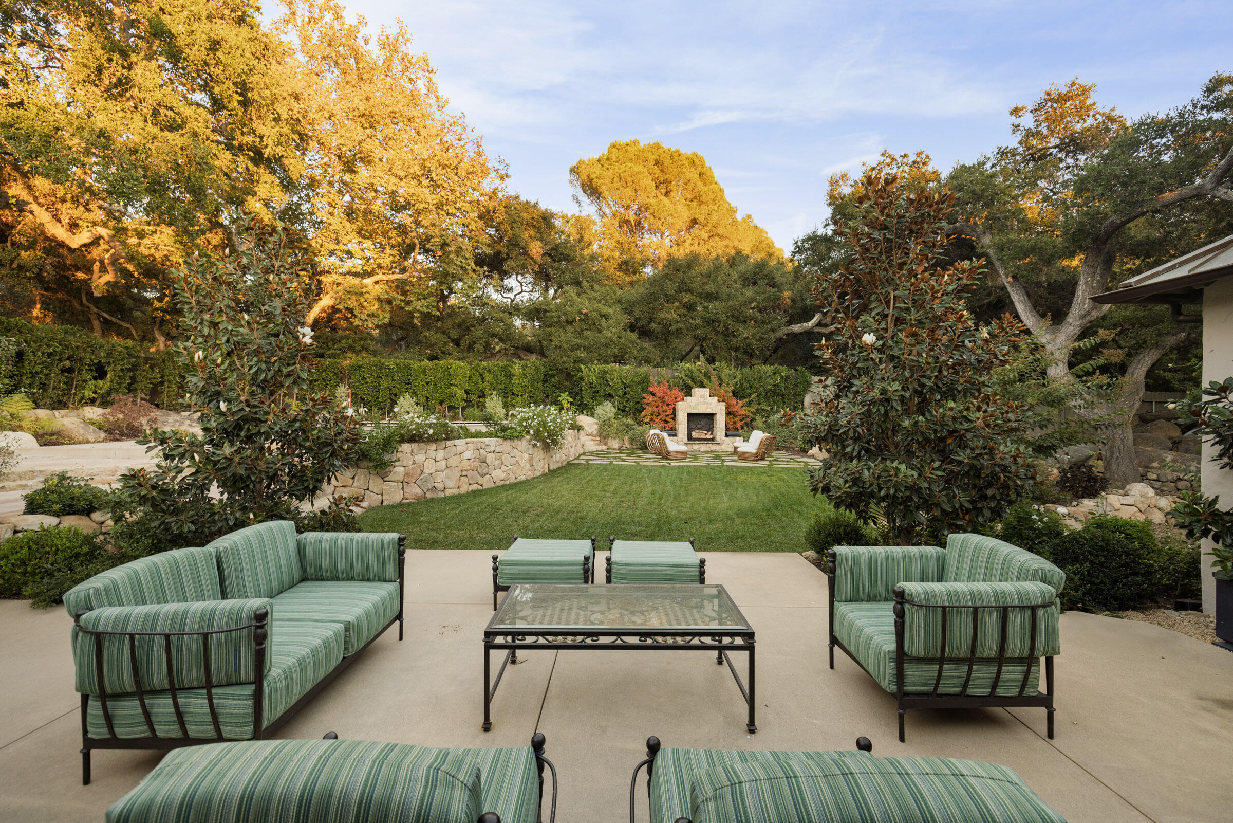 Santa Barbara, California 93105, United States, 4 Bedrooms Bedrooms, ,5 BathroomsBathrooms,Residential,Pending,22795