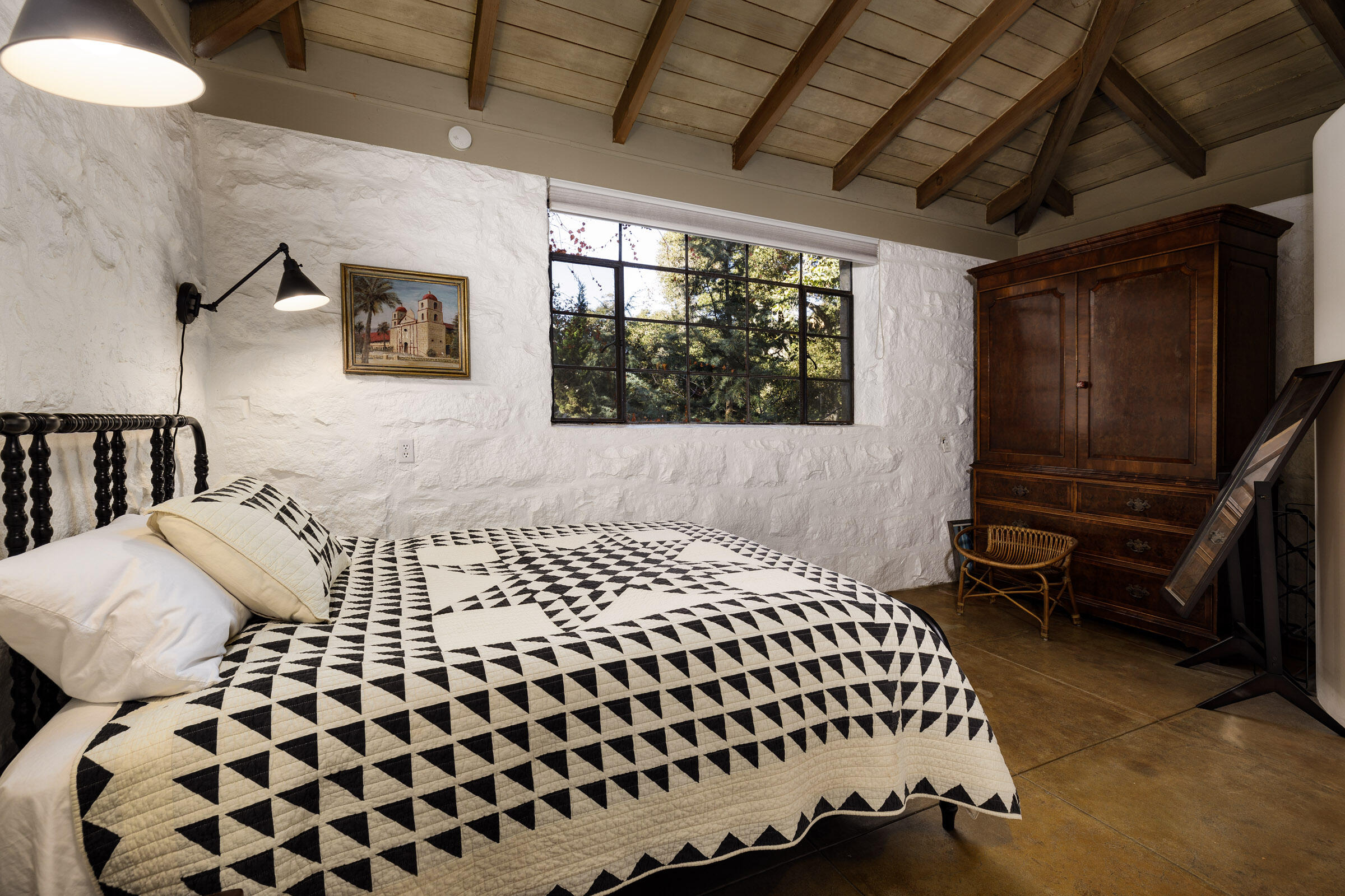 Santa Barbara, California 93105, United States, 4 Bedrooms Bedrooms, ,5 BathroomsBathrooms,Residential,Pending,22795