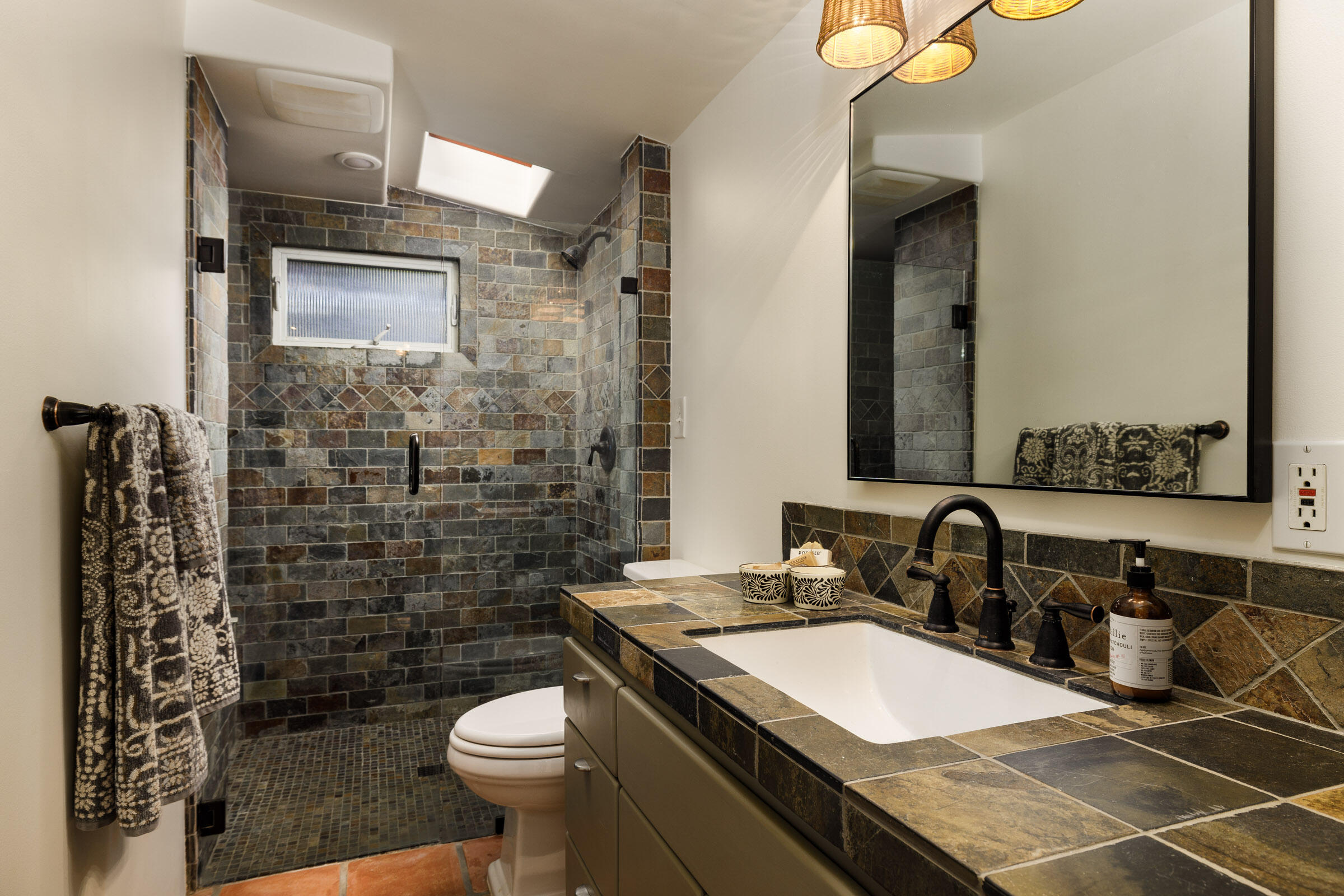 Santa Barbara, California 93105, United States, 4 Bedrooms Bedrooms, ,5 BathroomsBathrooms,Residential,Pending,22795