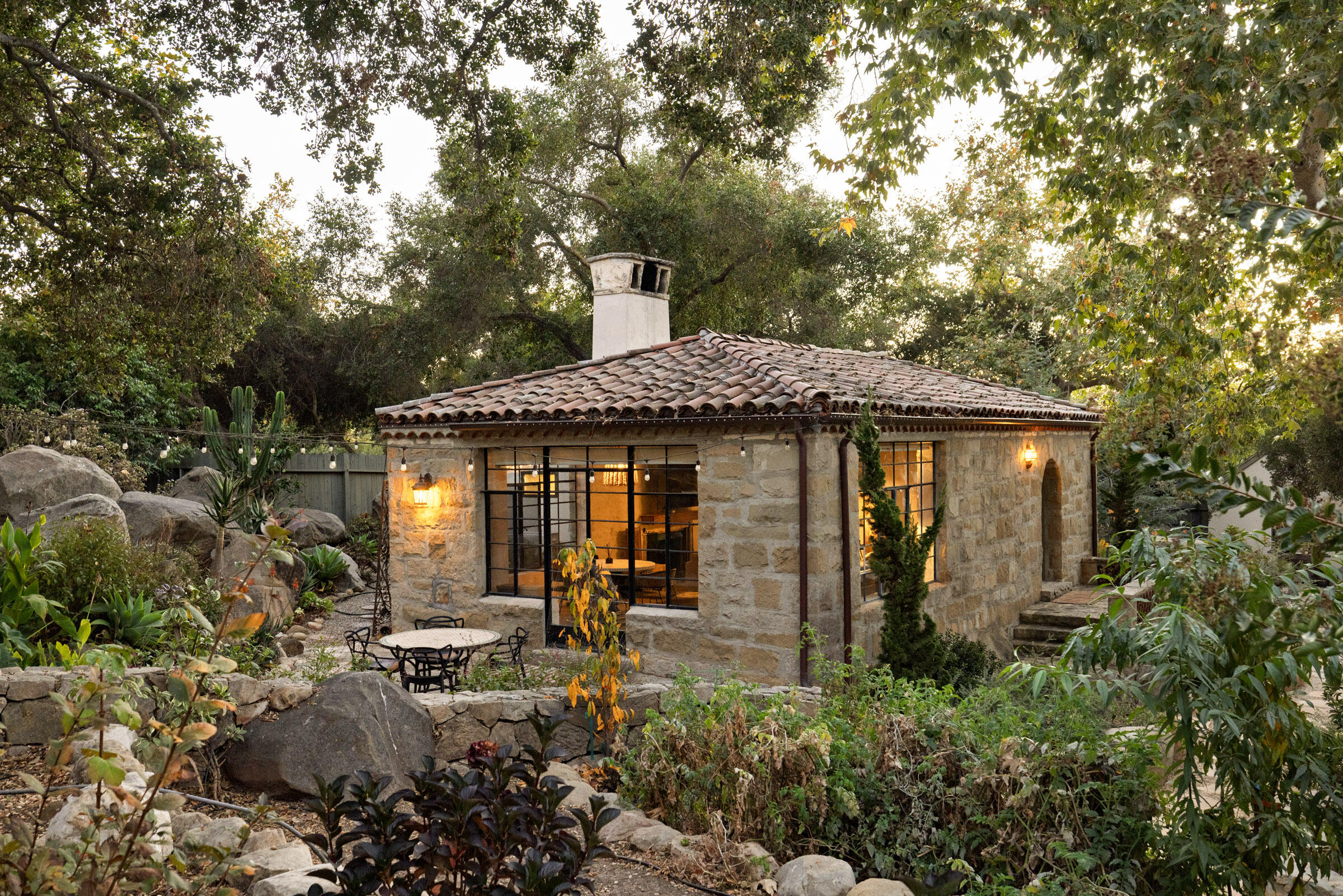 Santa Barbara, California 93105, United States, 4 Bedrooms Bedrooms, ,5 BathroomsBathrooms,Residential,Pending,22795