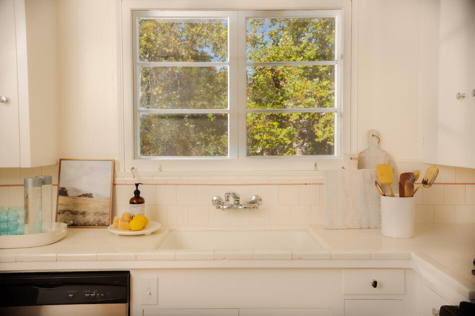 Santa Barbara, California 93105, United States, 2 Bedrooms Bedrooms, ,1 BathroomBathrooms,Residential,Pending,222724