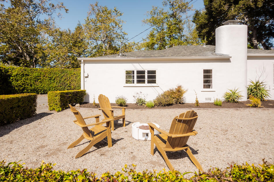 Santa Barbara, California 93105, United States, 2 Bedrooms Bedrooms, ,1 BathroomBathrooms,Residential,Pending,222724