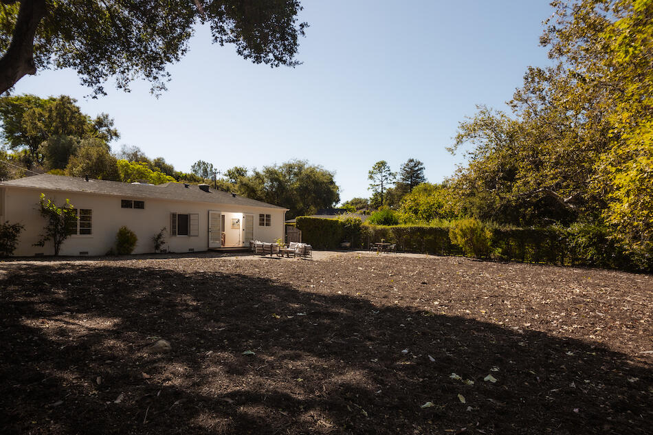 Santa Barbara, California 93105, United States, 2 Bedrooms Bedrooms, ,1 BathroomBathrooms,Residential,Pending,222724