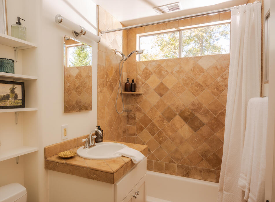 Santa Barbara, California 93105, United States, 2 Bedrooms Bedrooms, ,1 BathroomBathrooms,Residential,Pending,222724