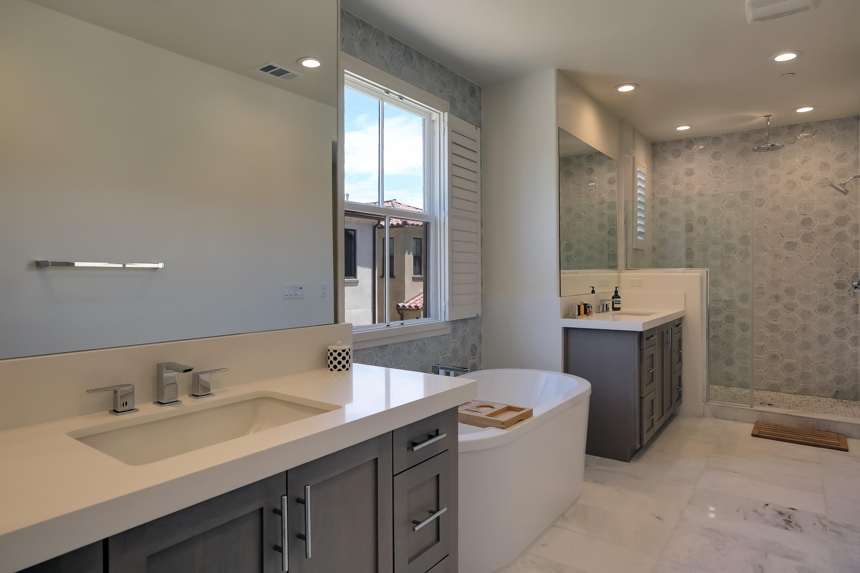 Santa Barbara, California, United States, 2 Bedrooms Bedrooms, ,2 BathroomsBathrooms,Residential,Active,164350