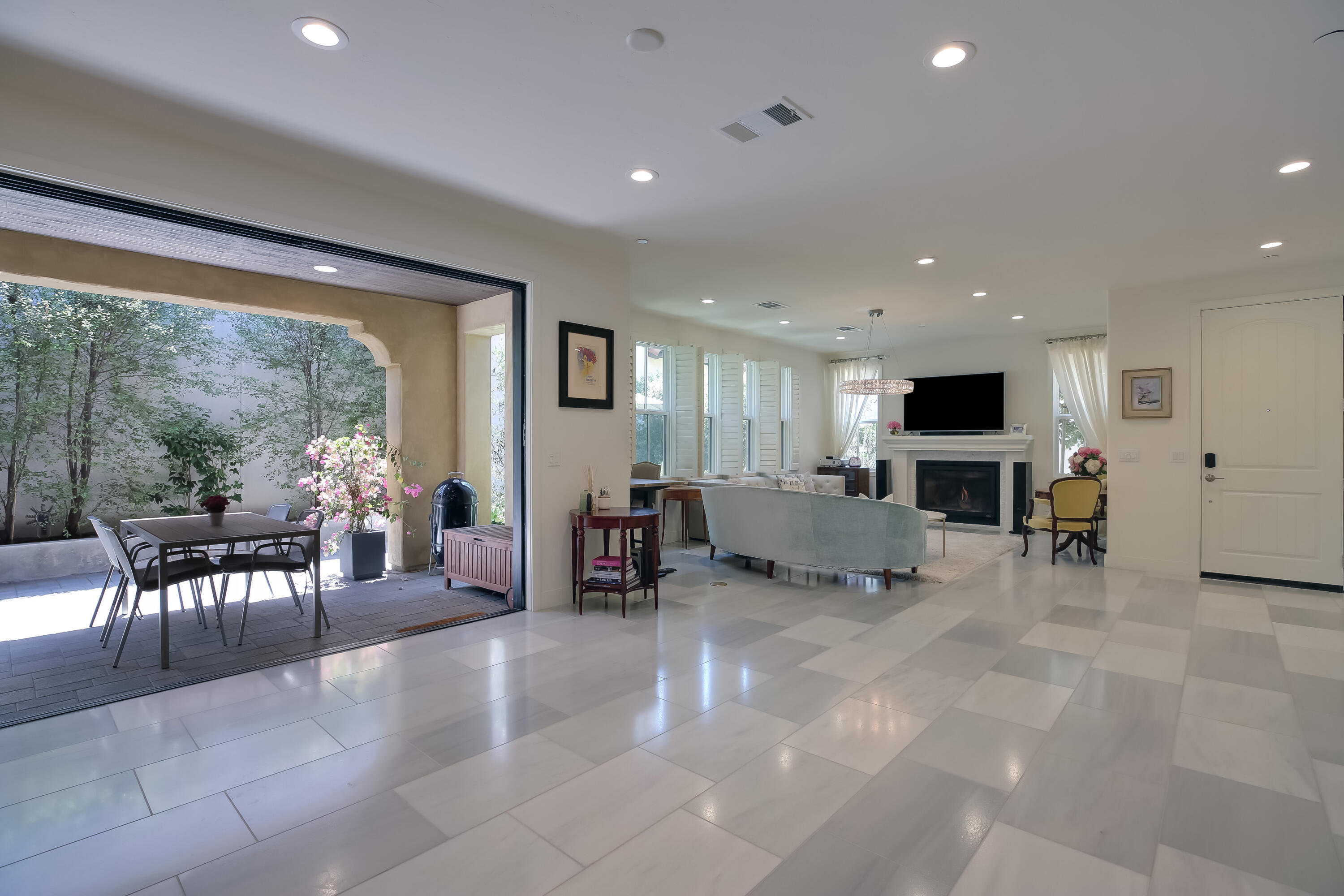 Santa Barbara, California, United States, 2 Bedrooms Bedrooms, ,2 BathroomsBathrooms,Residential,Active,164350