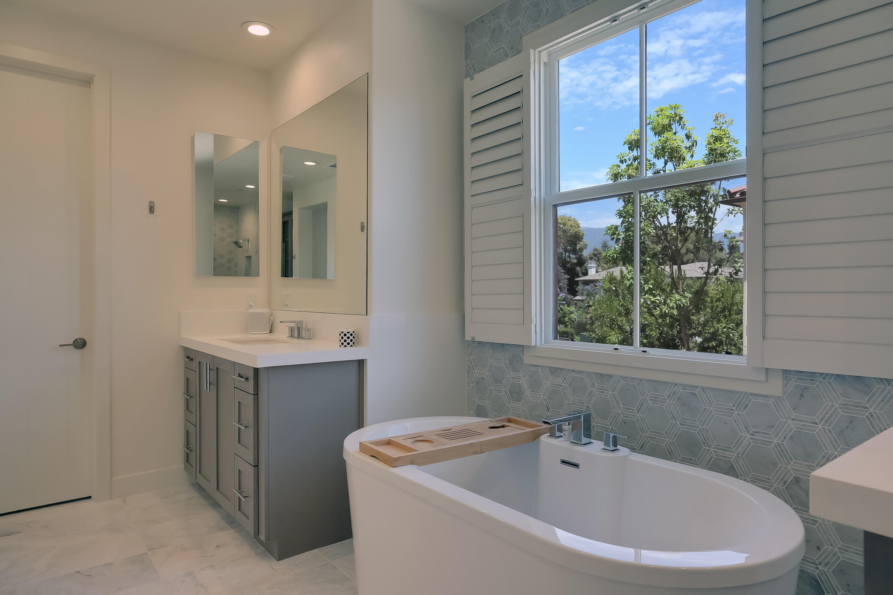 Santa Barbara, California, United States, 2 Bedrooms Bedrooms, ,2 BathroomsBathrooms,Residential,Active,164350