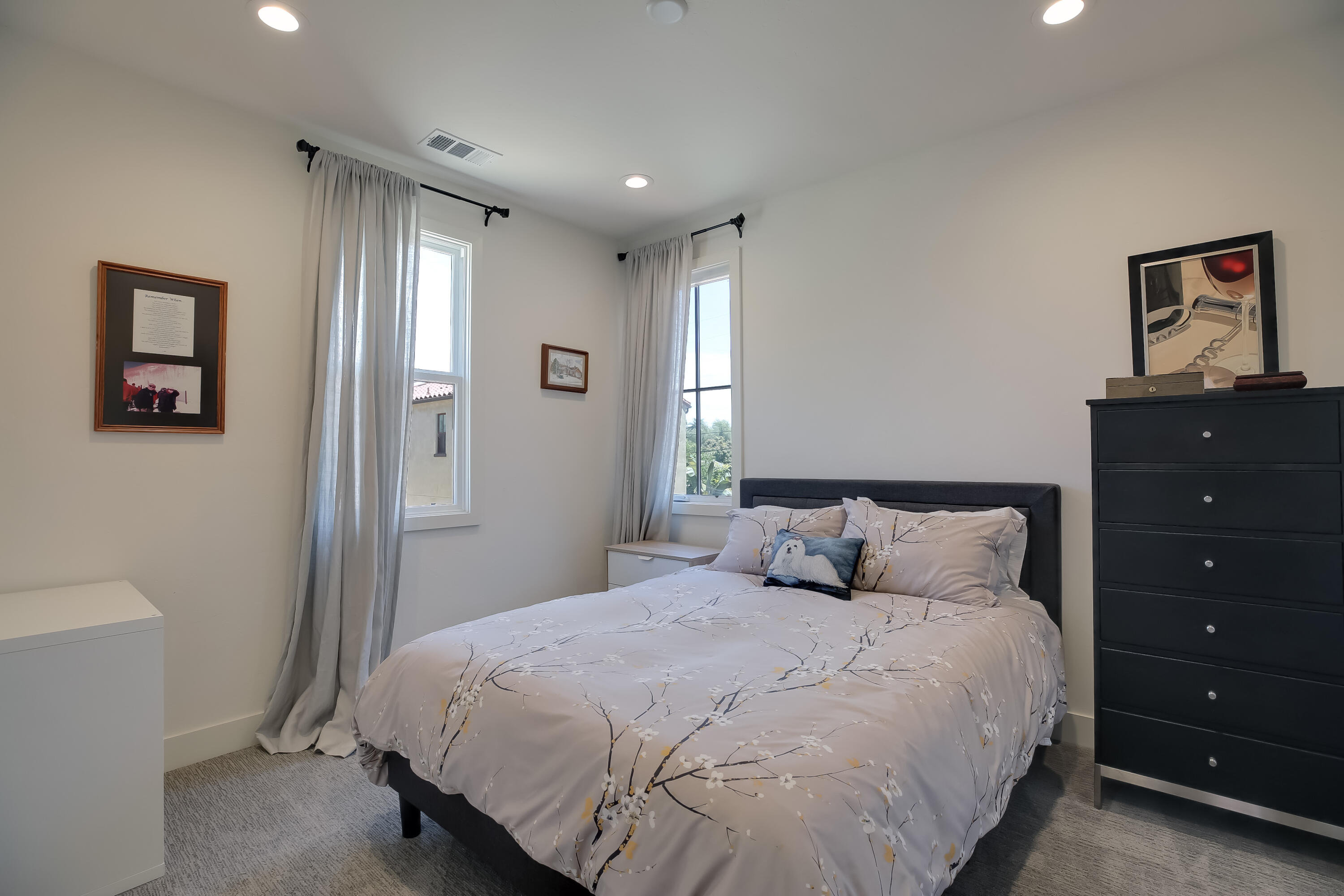 Santa Barbara, California, United States, 2 Bedrooms Bedrooms, ,2 BathroomsBathrooms,Residential,Active,164350