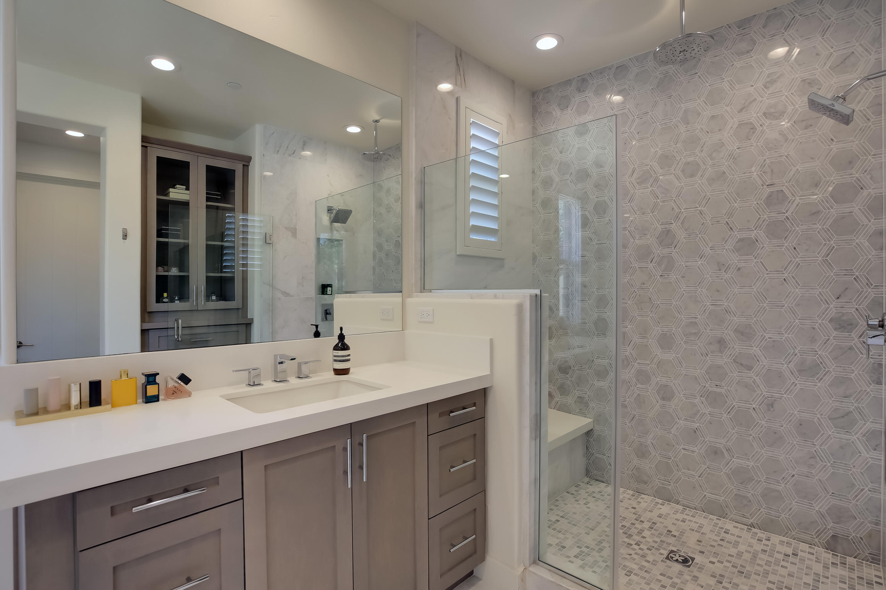 Santa Barbara, California, United States, 2 Bedrooms Bedrooms, ,2 BathroomsBathrooms,Residential,Active,164350