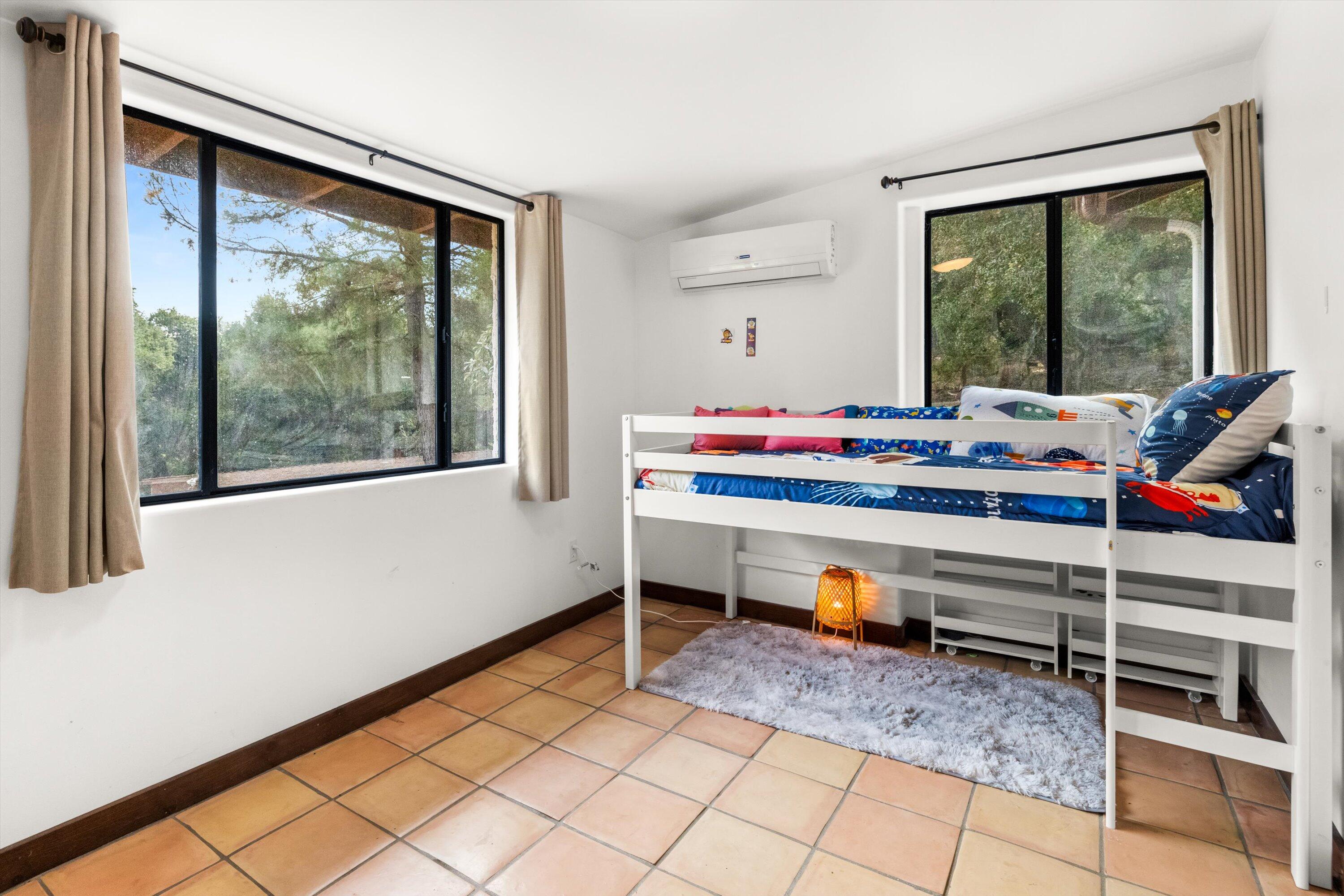 Santa Barbara, California 93105, United States, 4 Bedrooms Bedrooms, ,3 BathroomsBathrooms,Residential,Active,21913