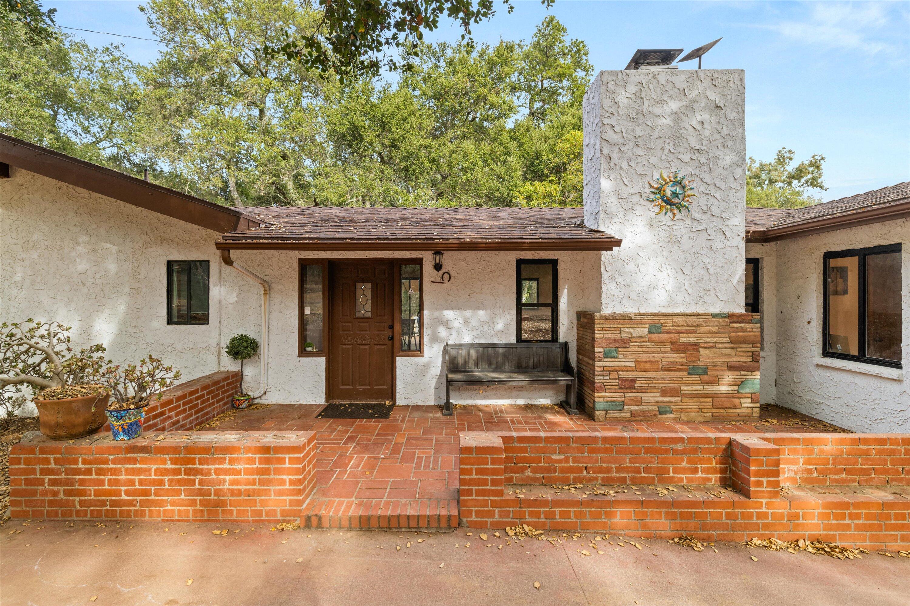 Santa Barbara, California 93105, United States, 4 Bedrooms Bedrooms, ,3 BathroomsBathrooms,Residential,Active,21913